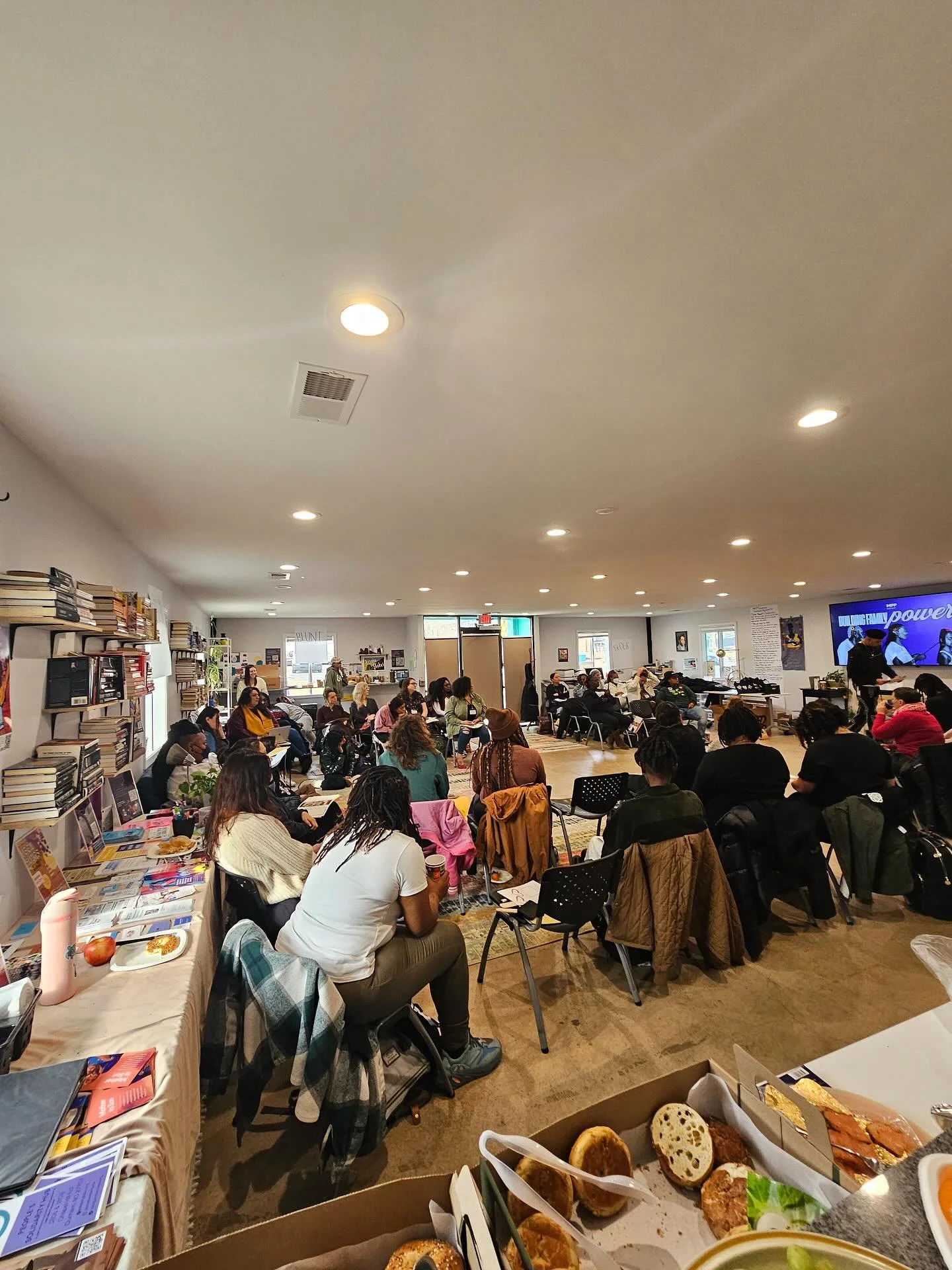 Thank you to @movementforfamilypower for hosting such a powerful convening on coming together to end family policing and building the systems we need to thrive! It was so powerful to join abolitionists from across the country in supporting Amanda wit