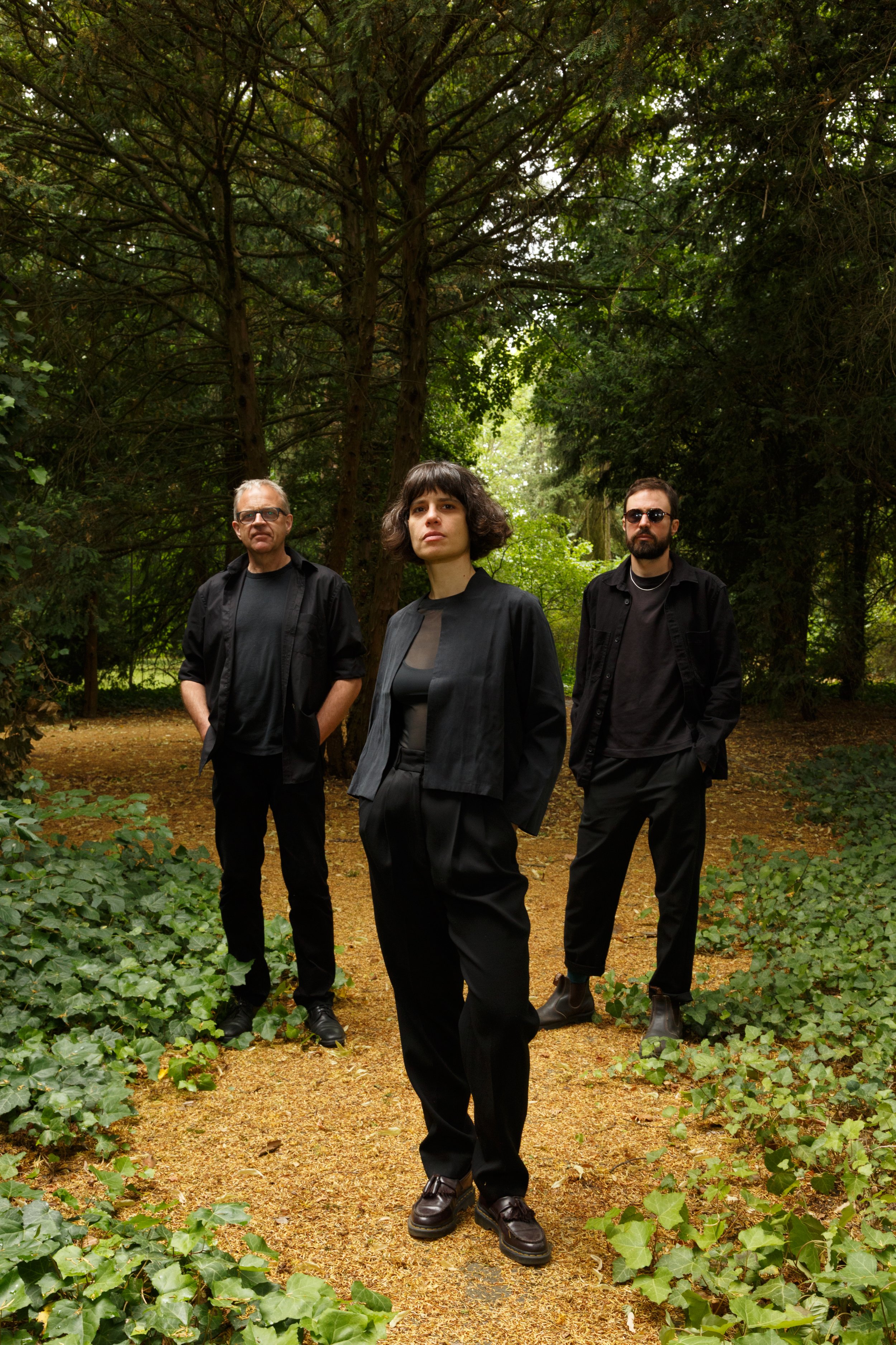 Portrait of EROSÃO PERCUSSION TRIO: Burkhard Beins, Mariá Portugal, Emilio Gordoa