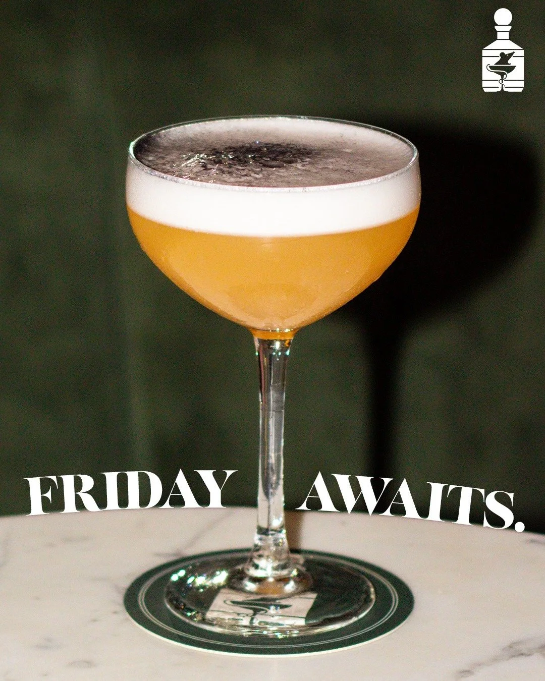 The week is over&hellip; your reward is waiting. 🍸🤩

Cocktails, whisky  and some well earned relaxation - because Friday only comes once a week!😉