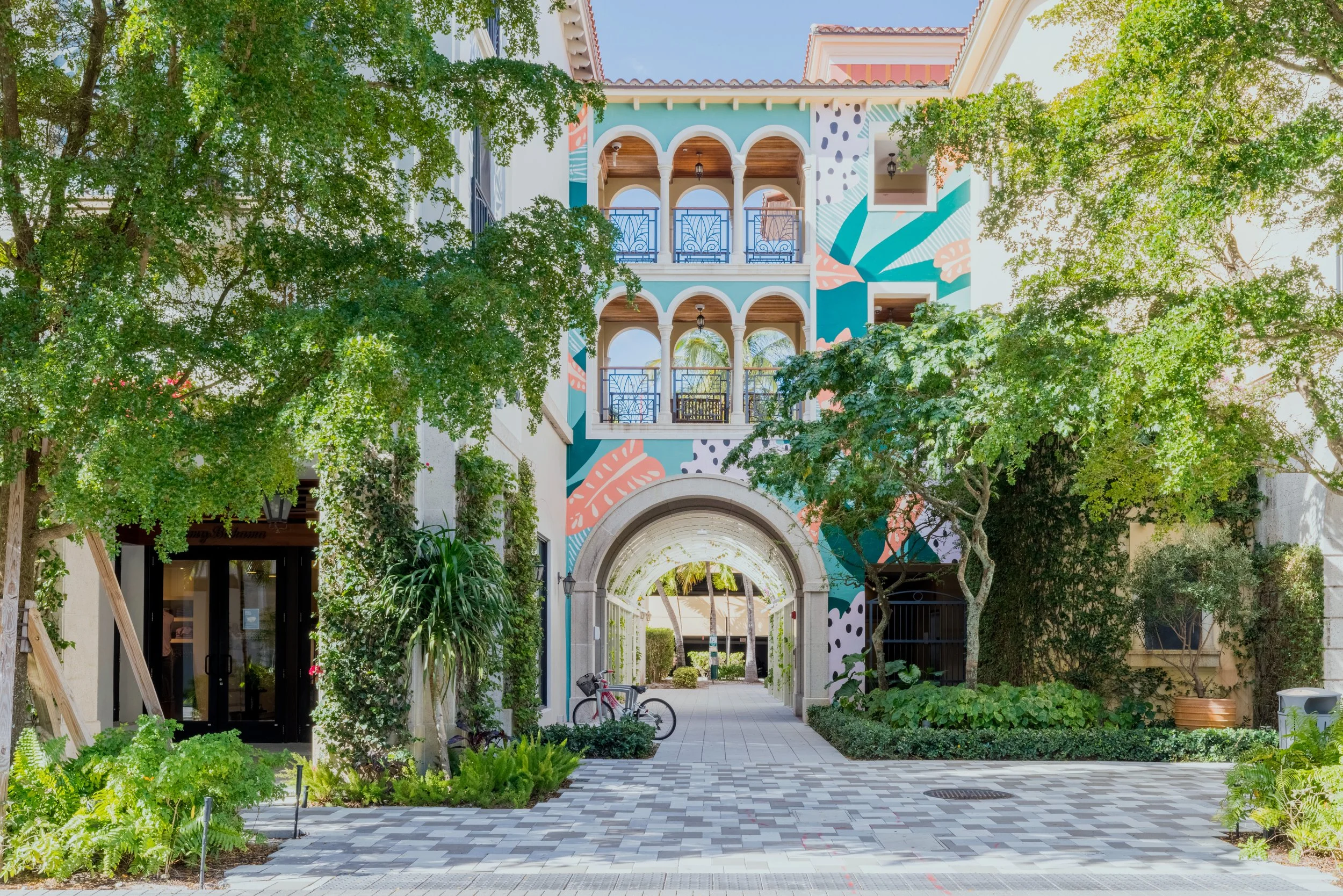 MNF_Photos_CityPlace_IndieHouseFilms-Photos_Archway-smaller.jpg