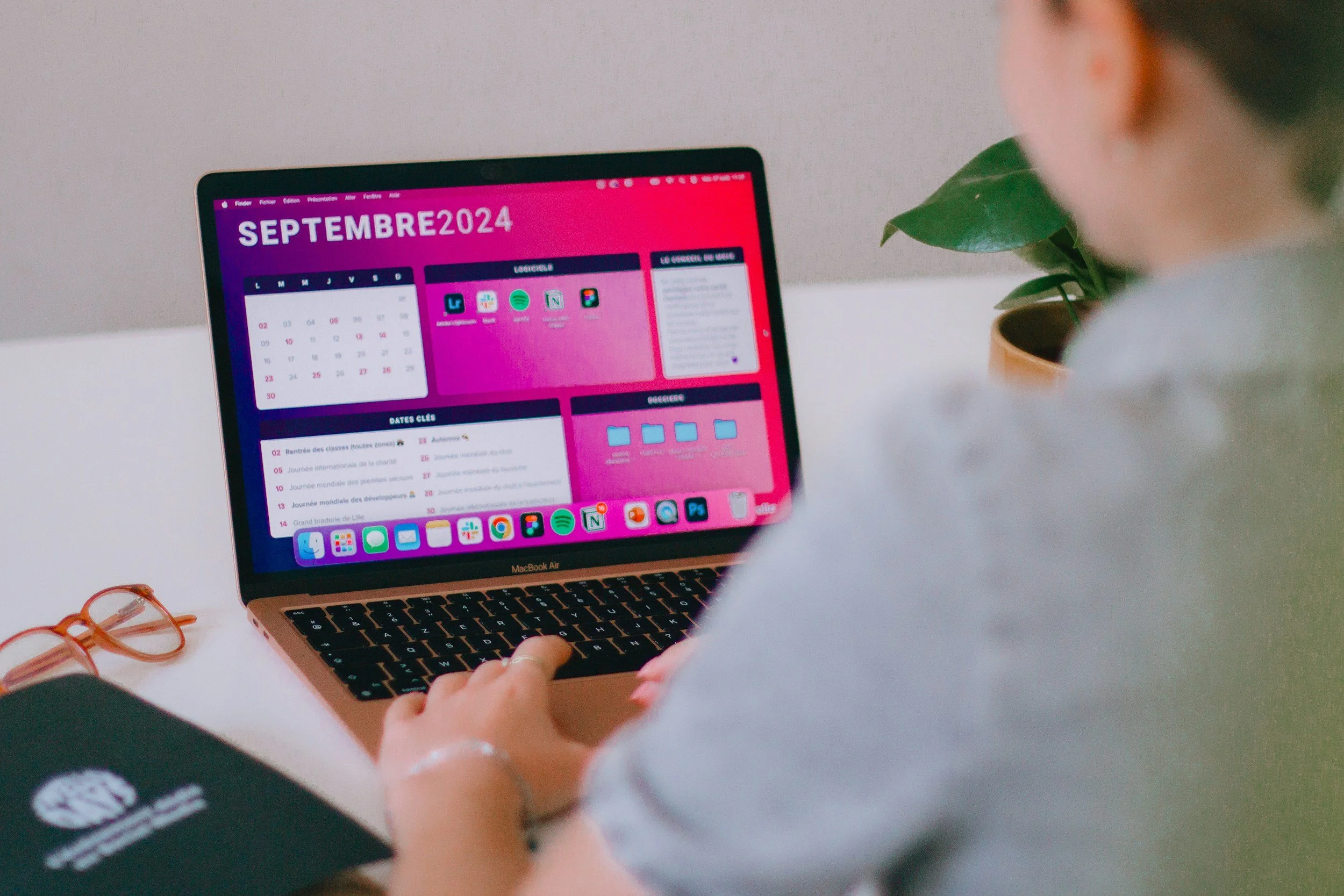 A virtual student looks at their schedule on a laptop