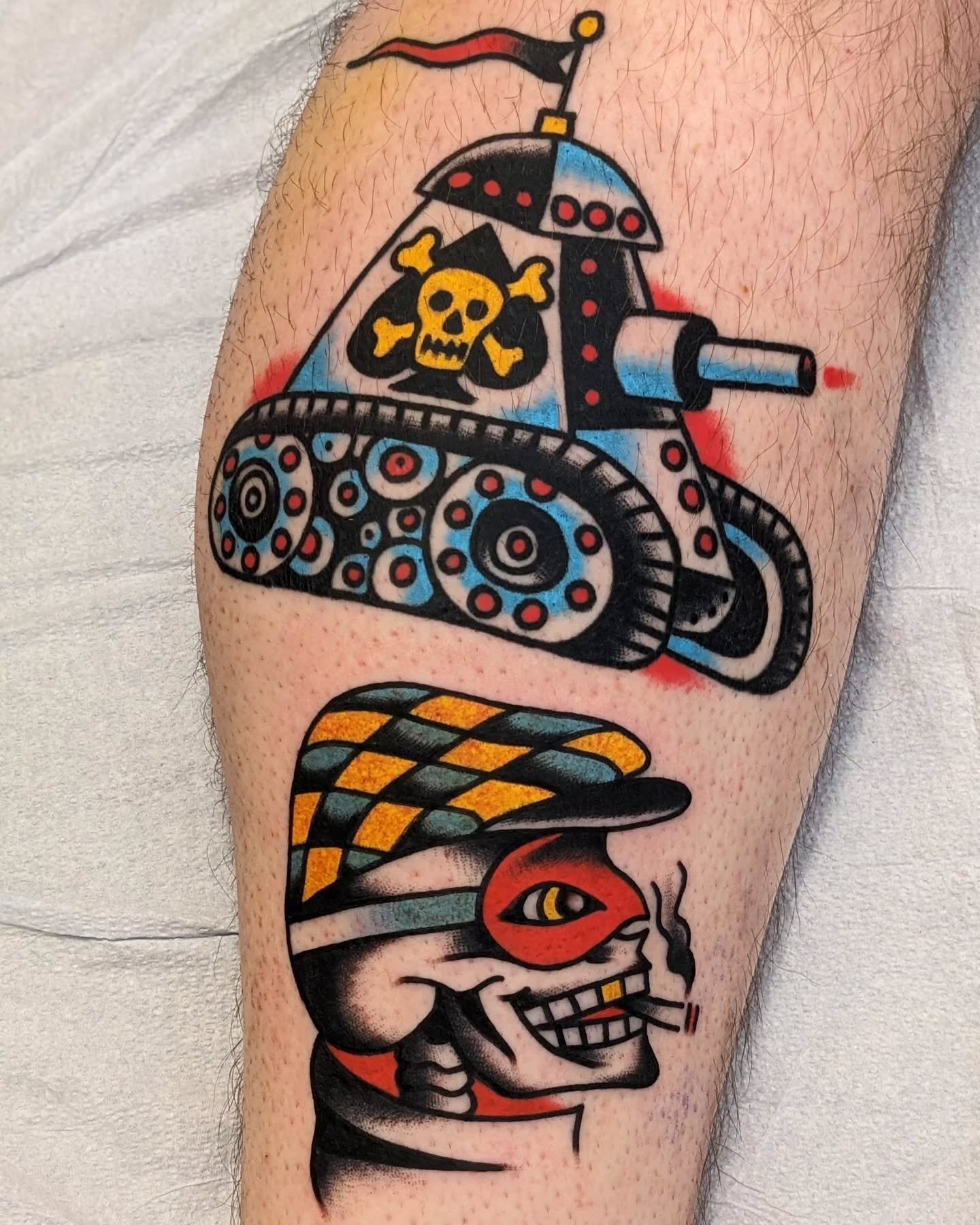📚🌞 SHORT STACK 👼🥞 got to do this skull again, this time stacked underneath a healed one by the homie @brad.heusdens (@dan_santoro flash) 💪🥳 made in Seattle at @36thstreettattoo 🥰💐

1,000s of designs ready to go ⏰
tattooing at @heartofgoldtatt