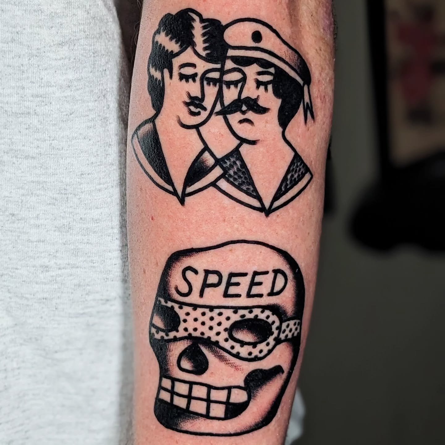 👩&zwj;❤️&zwj;💋&zwj;👨🌞 LOVE IS A MARATHON 👼💀 we're stack-posting for this row on the grid 📚🥞 these lovers and speed skull and tiny flower (not pictured) were made up in Cambridge at @riversidetattooma 💪🥰 i'll miss the space now that it's clo