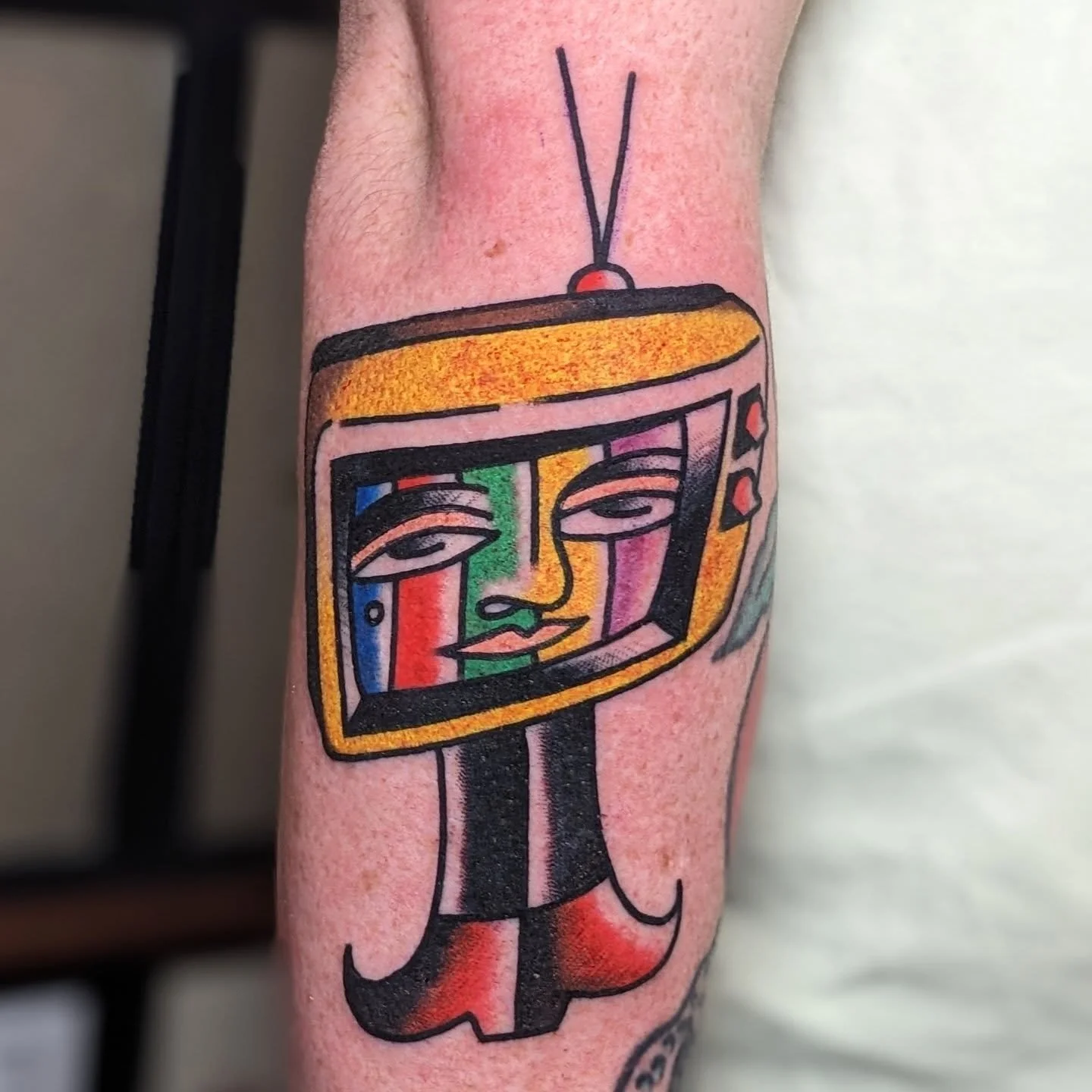 📺🌞 1000 YARD STARE 👼😐 shout-out to all of the practitioners of the gen z stare and also 0.5 angle photos 🫡🥰

1,000s of designs ready to go ⏰
tattooing at @heartofgoldtattooclub 💛
PHILADELPHIA, PA

🙏 DM for commissions &amp; appointments

@red