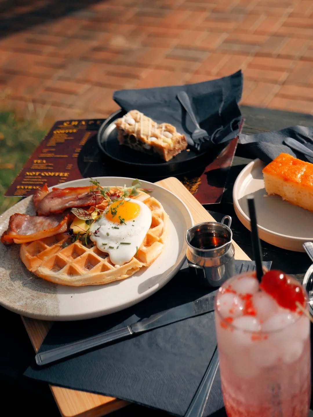 We're back for another sunny 🤞week ahead!

Serving brunch all day, all week, and our Spring Menu is going down a storm, so come join us or make a booking for Saturday

Chapel ⛪️🤙