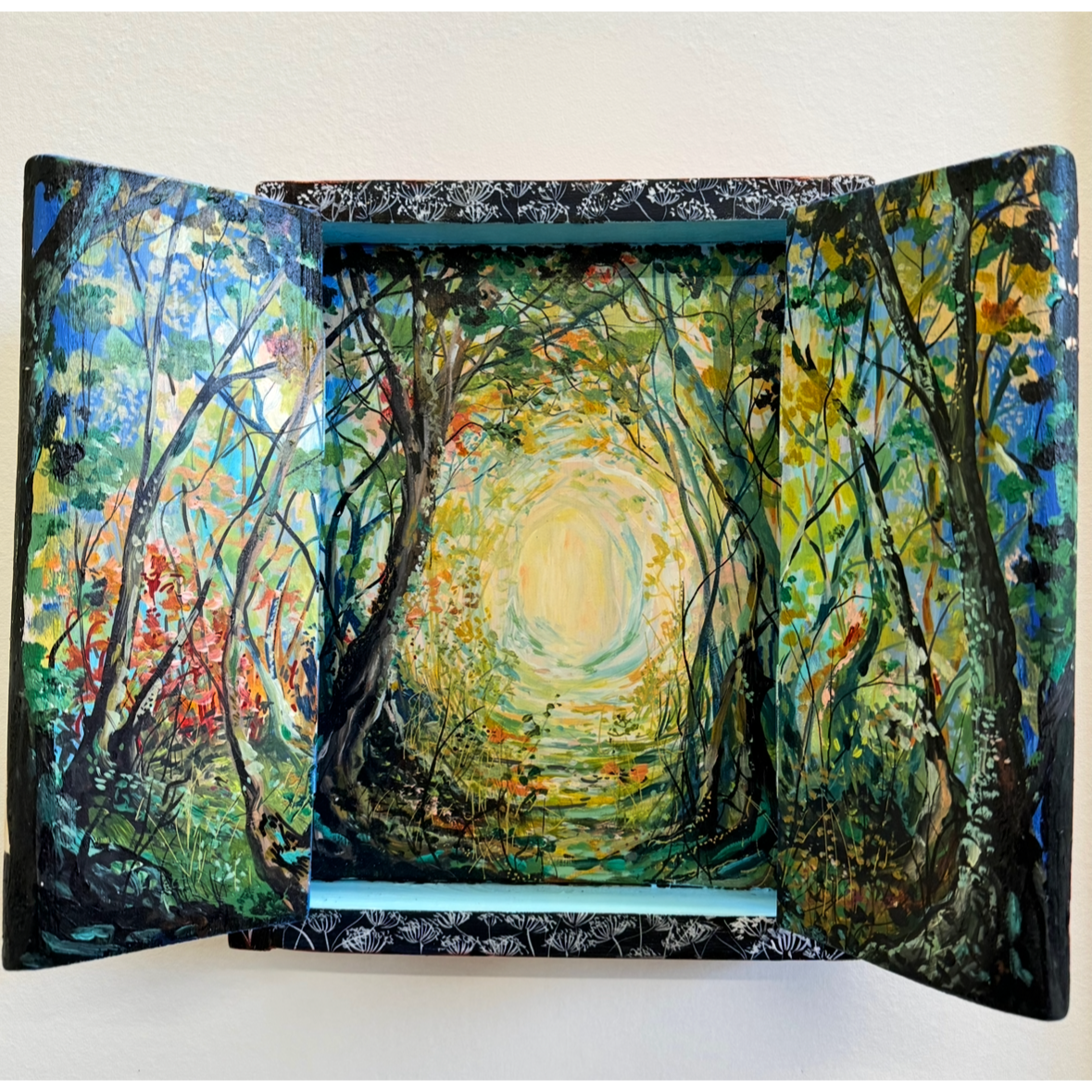 "Gobnaits Invitation" Earth Icon Box, open