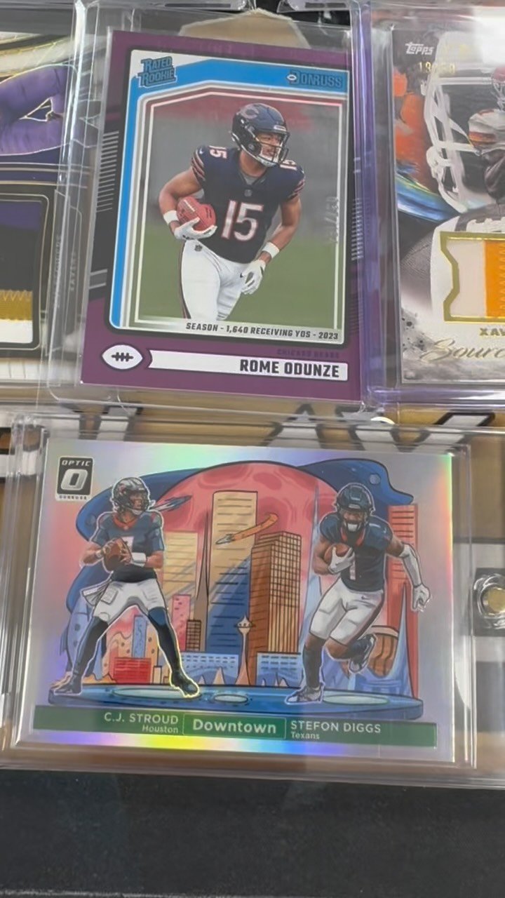 🚨 New football singles hitting the shop daily!
Our football cases are loaded, the hometown case is stacked, and the value bins are full of steals.
Whether you’re chasing stars, rookies, or local heroes — we’ve got something for eve