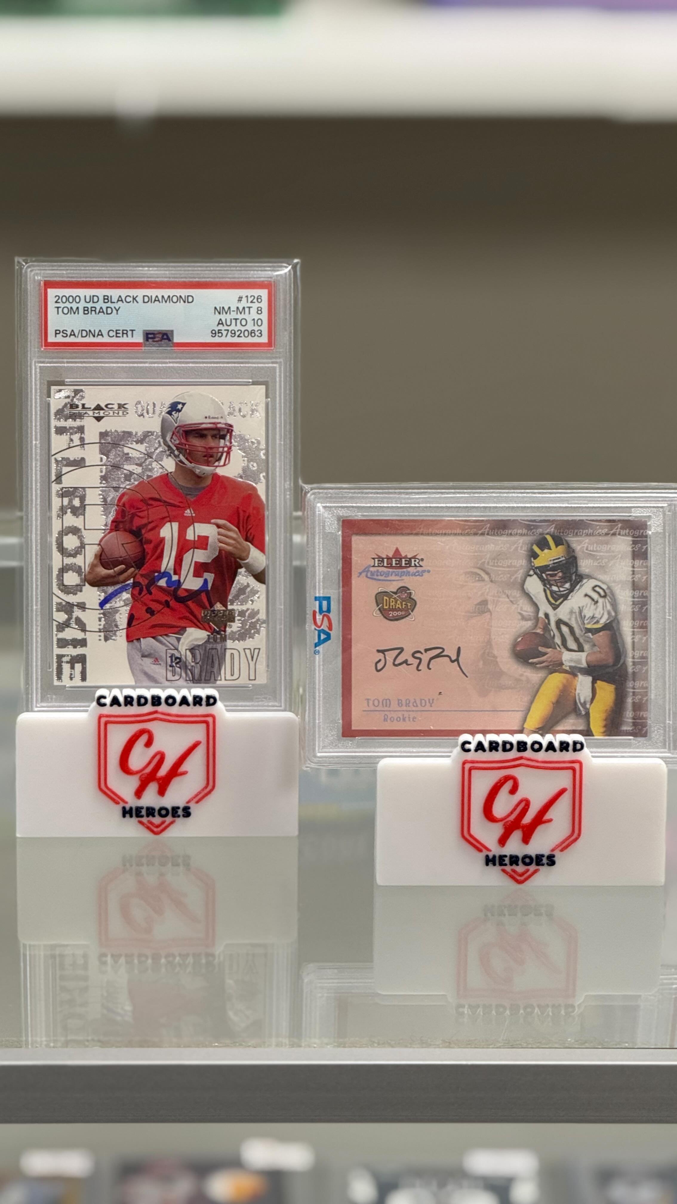 This is what true love looks like.🤩😜
Two Tom Brady autos, perfectly paired.
Sealed with ink and GOAT energy. 🐐❤️
➡️Available in the shop
#TrueLove #GOATLove #BradyAndBrady #CardCollectorGoals #HobbyRomance #AutographAddict #BradyPC #ColdplayCau