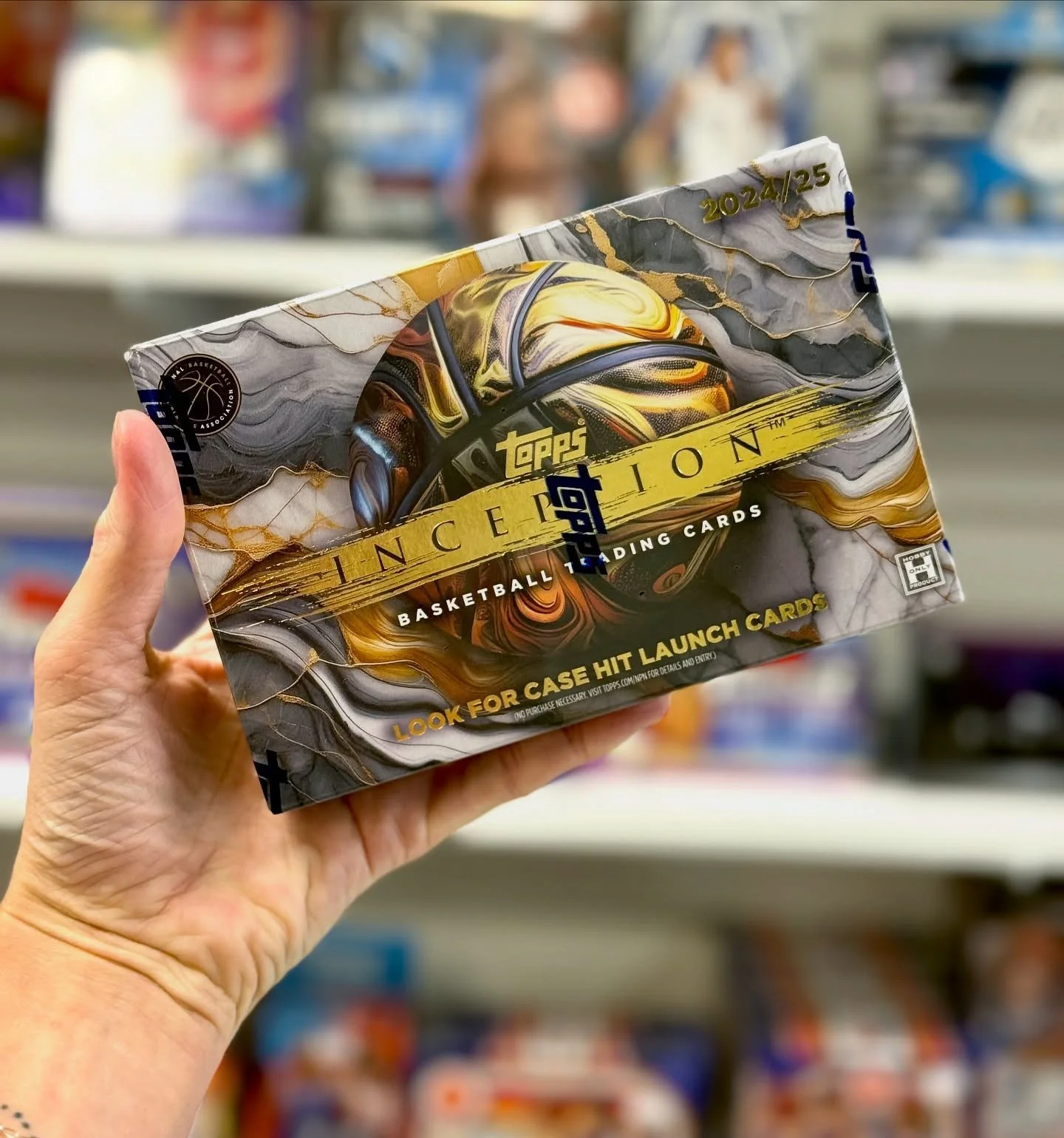 π₯ New Drops in the Shop! π₯
βΎ 2025 @topps Chrome LogoFractor Baseball – now available and ready to rip!
π 2024/25 Topps Inception Basketball Hobby – TODAY’S big release! Each box delivers:
β¨ 2 Autographs
β¨ 1 Memorabilia or Case H