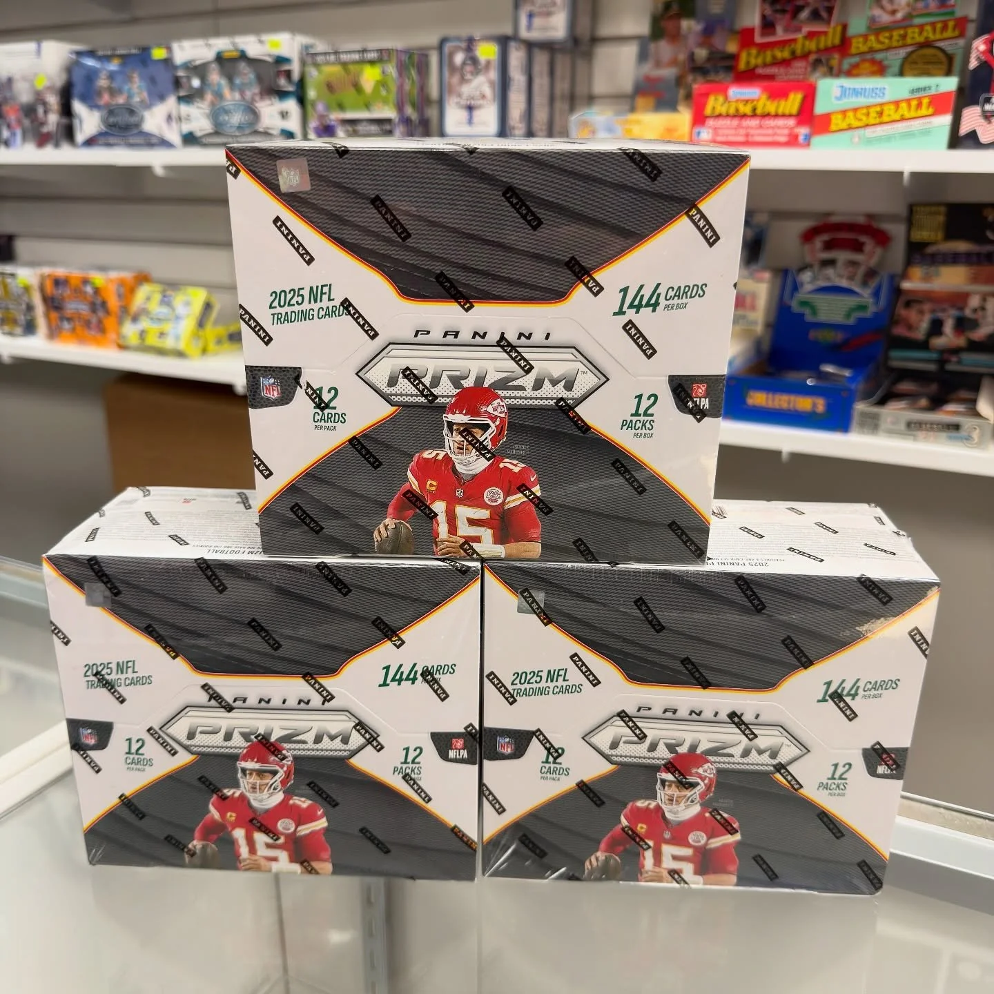 📦🔥 PRIZM IS BACK!! 🔥📦
The newest @paniniamerica Prizm Football Hobby Boxes have arrived for the 2025 season and we&rsquo;re so hyped to rip into these! 🏈✨

🔥 2 autos per box (avg)
💎 10 numbered Prizm parallels &amp; 24 rookie cards
➡️Chase SSP