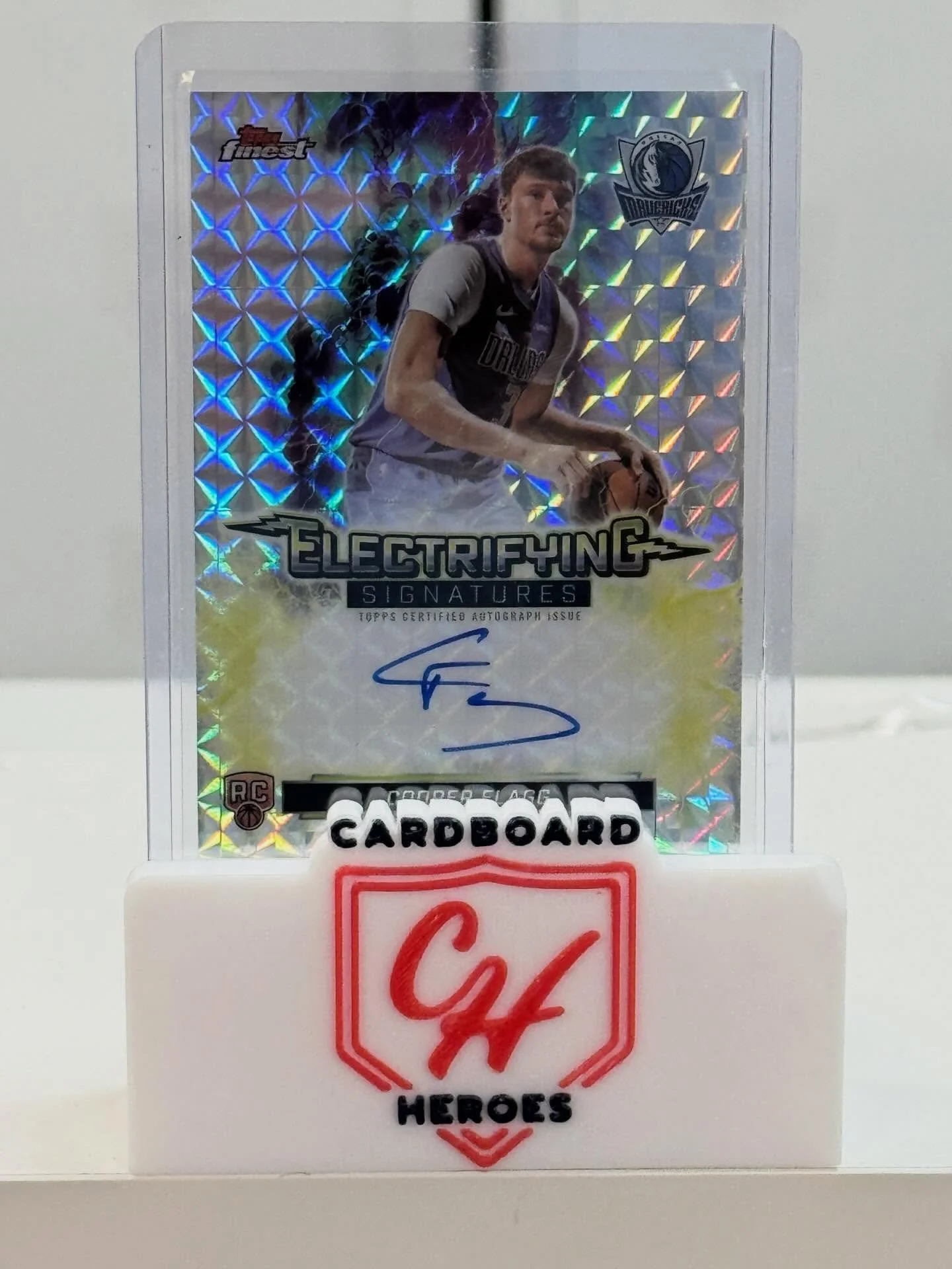 🚨 JUST HIT 🚨

Out of the new @topps Finest basketball

@cooper_flagg Electrifying Signatures on-card!

Amazing hit in shop!!