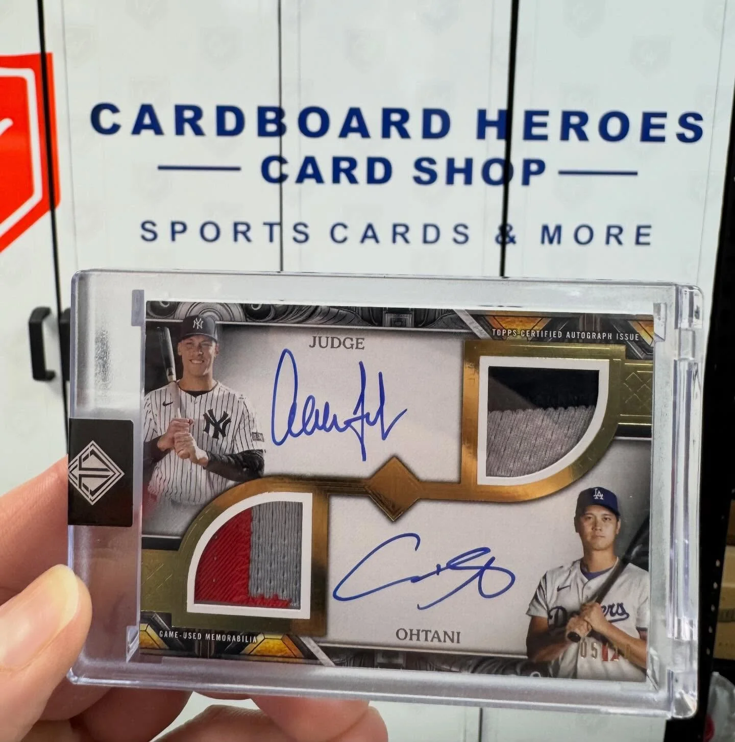 🚨JUST HIT🚨

Out of the new @topps Transcendent Collection baseball 

Dual patch/auto numbered 5/10

@thejudge44 and @shoheiohtani 

Amazing hit in shop!  What a great moment when this was pulled. Congrats to our amazing customer for the hit!