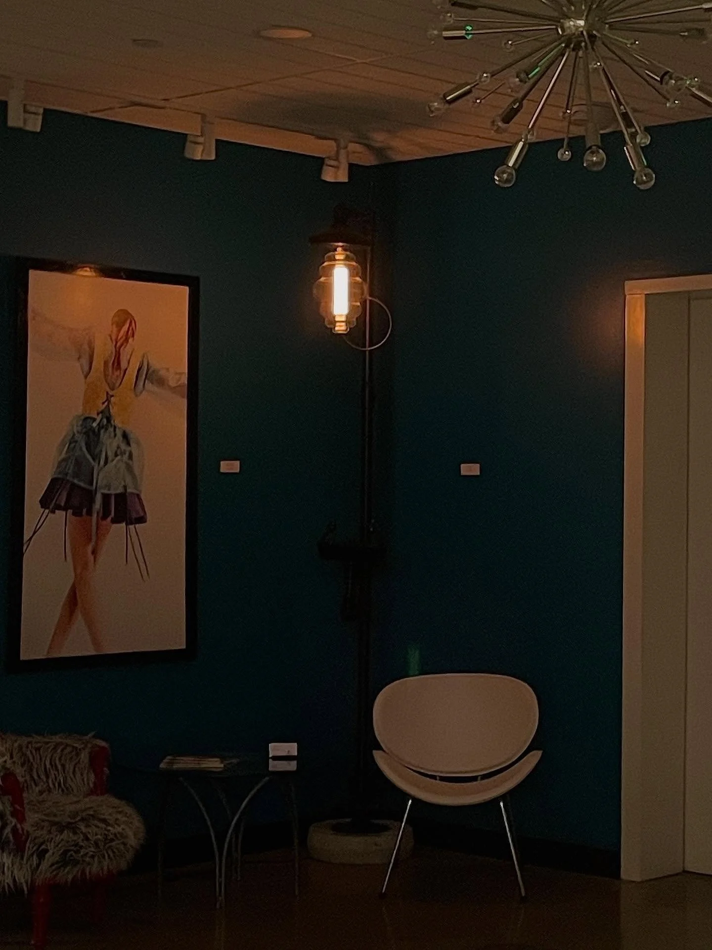 Empty Studio Vibes

#fashionstudent #seniorcollection #omorecollegeofdesign #belmontuniversity #fashiondesign #fashiondesigner