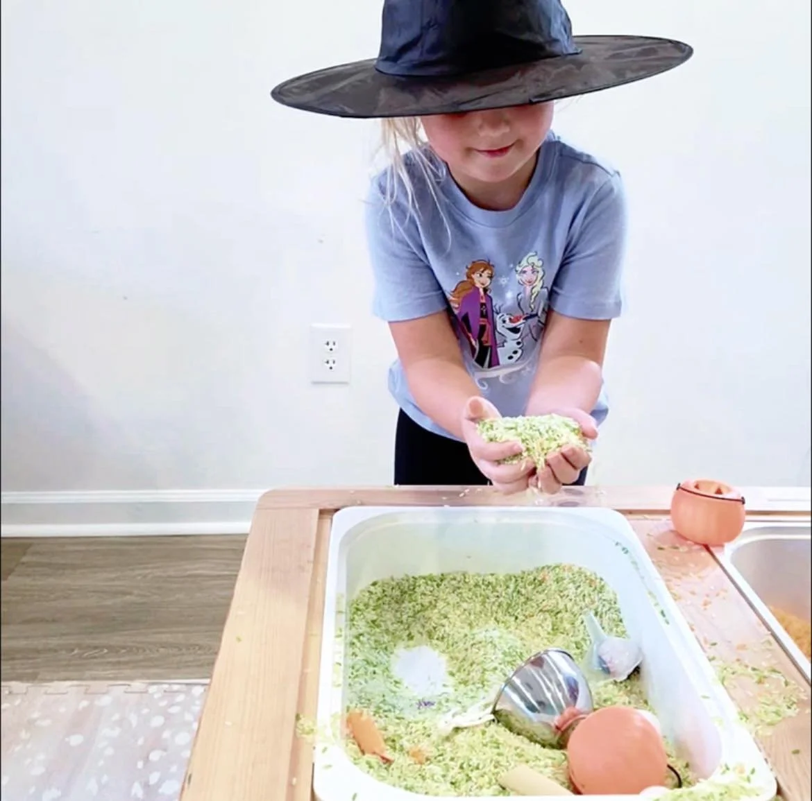 Potions, and spiders, and skeletons&mdash; OH MY! 🕷️🕸️ Spooky season ended pretty sweetly with @earthandart.playclub 💕