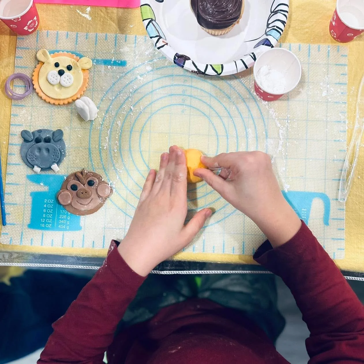 Wonder Lab kiddos are making STEM connections in their baking unit. 🧁

This week, they learned how to make their very own animal themed cupcake toppers &mdash;using fondant and a variety of modeling tools. 

Eating them after may have been the best 