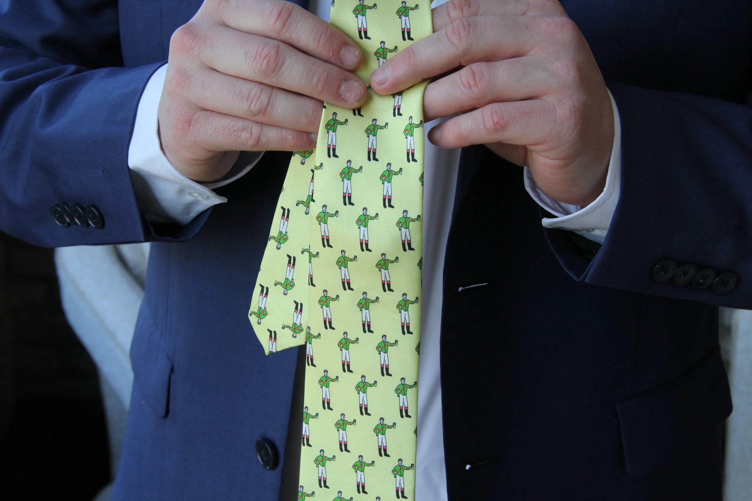 jockey-necktie-green-worn.webp