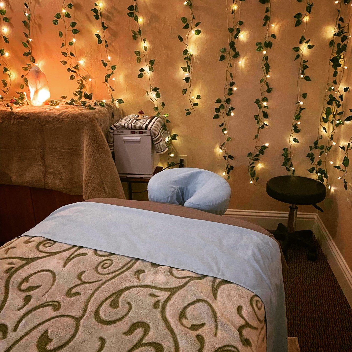 ✨ Step into your peaceful retreat for relaxation and renewal ✨

This serene space is designed to be your escape from the daily grind. Whether you're seeking relief from tension, healing from chronic pain, or simply a quiet moment of self-care, I&rsqu