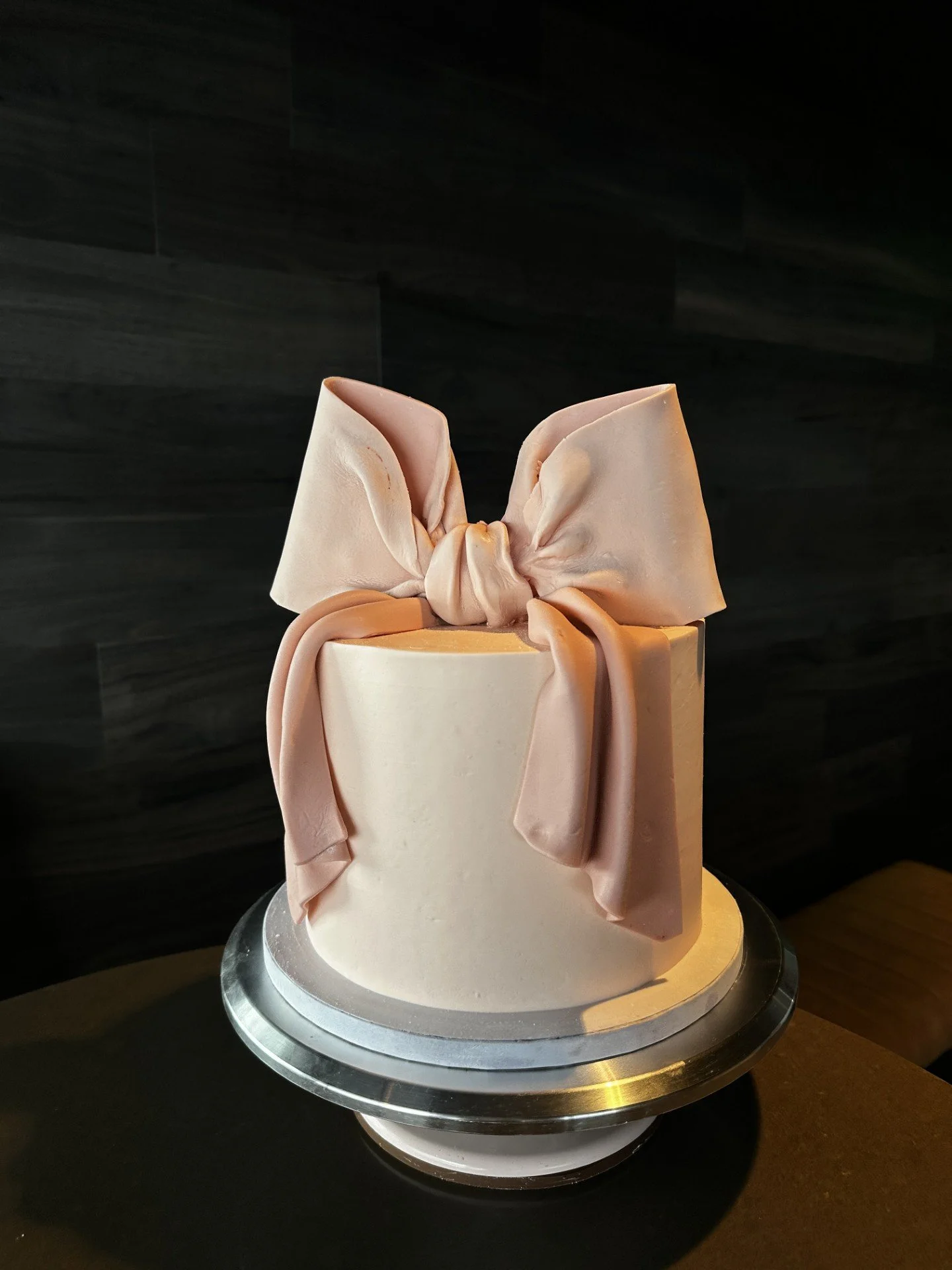big bow cake.jpg
