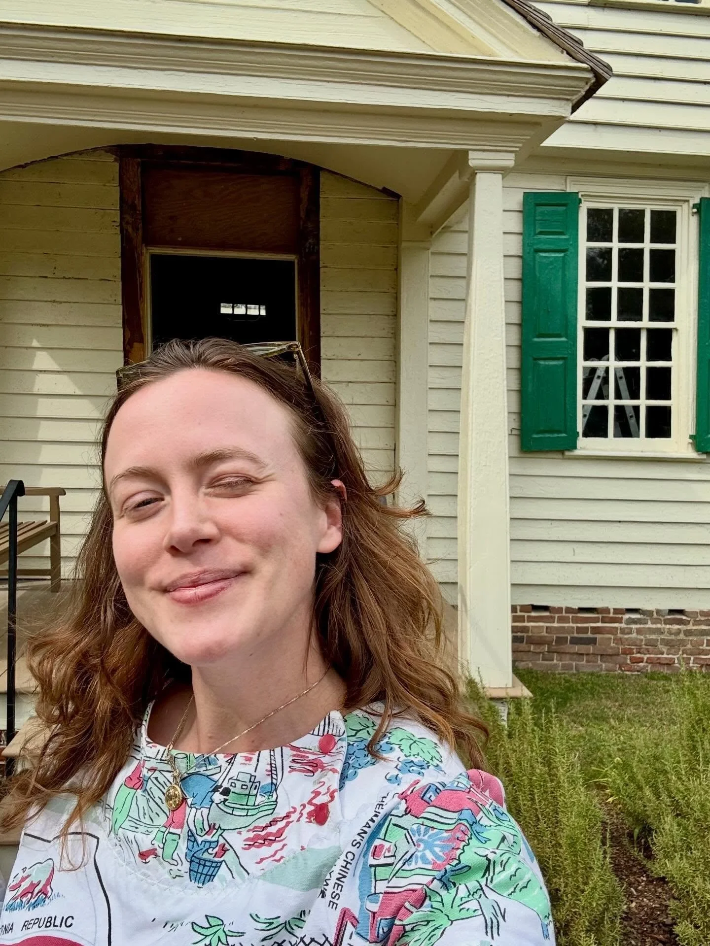 Tomorrow we play in Edenton, NC for the very first time! I was lucky to hop down here with my mom a night early so we could explore the homes and gardens of this special town. First we had a pitstop Durham to see @andersoncooper and @katebowler and a
