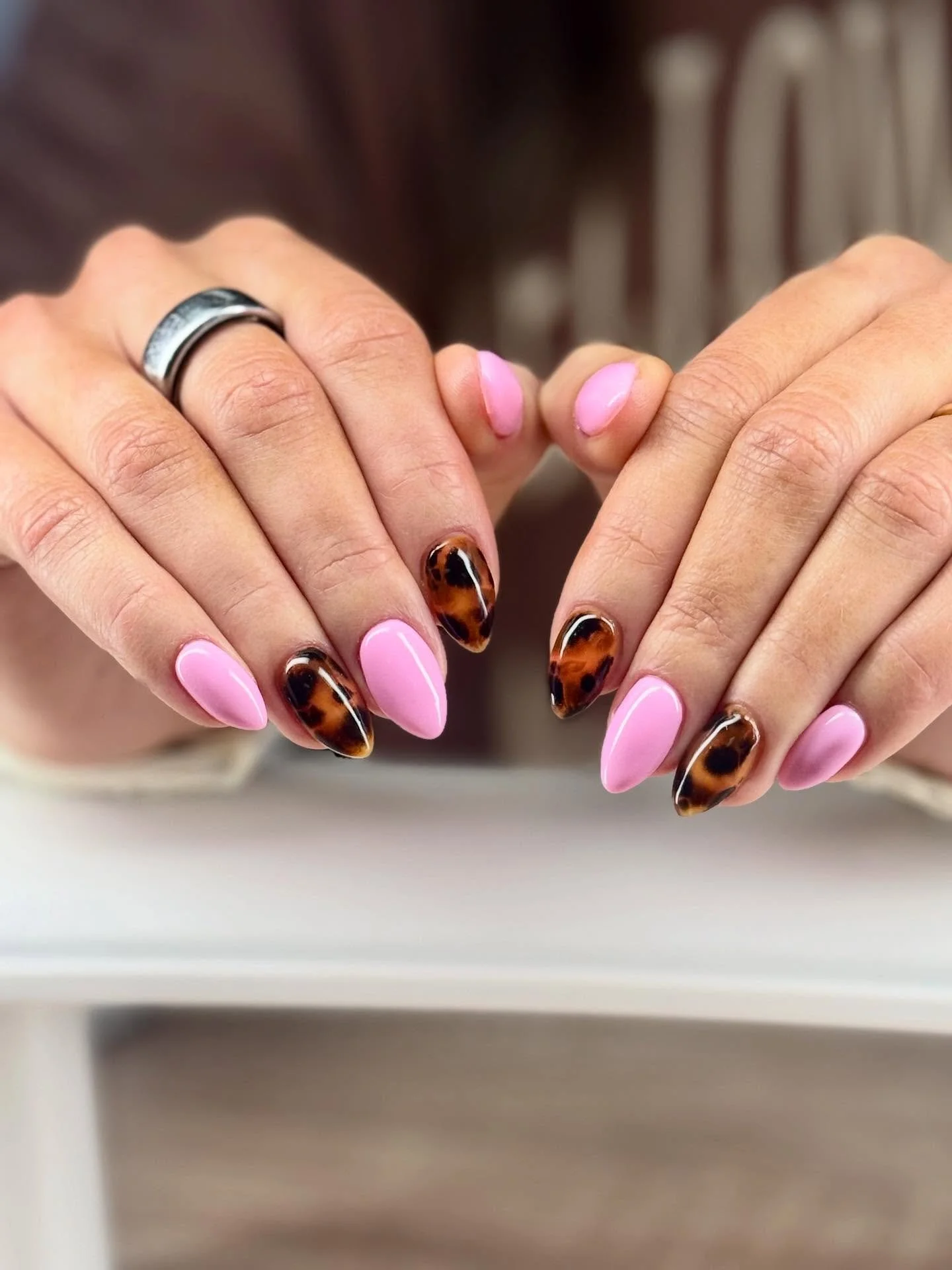 It&rsquo;s tortoise shell season and I am HERE for it ✨ I love that you can apply torties as a full nail, Frenchie, or even get creative with lines and dots! It&rsquo;s such a perfect summer into fall transition nail art idea ❤️ Would you ever try it