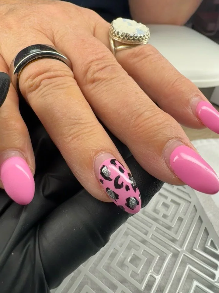 This transitional set was so fun!! Beautiful fall colors with flowers in French tip style was such a cute set 🍁 
Botanicals are a favorite of mine and I hope you can see why! Happy Fall Yall ✨ 

Xoxo, Gemmina