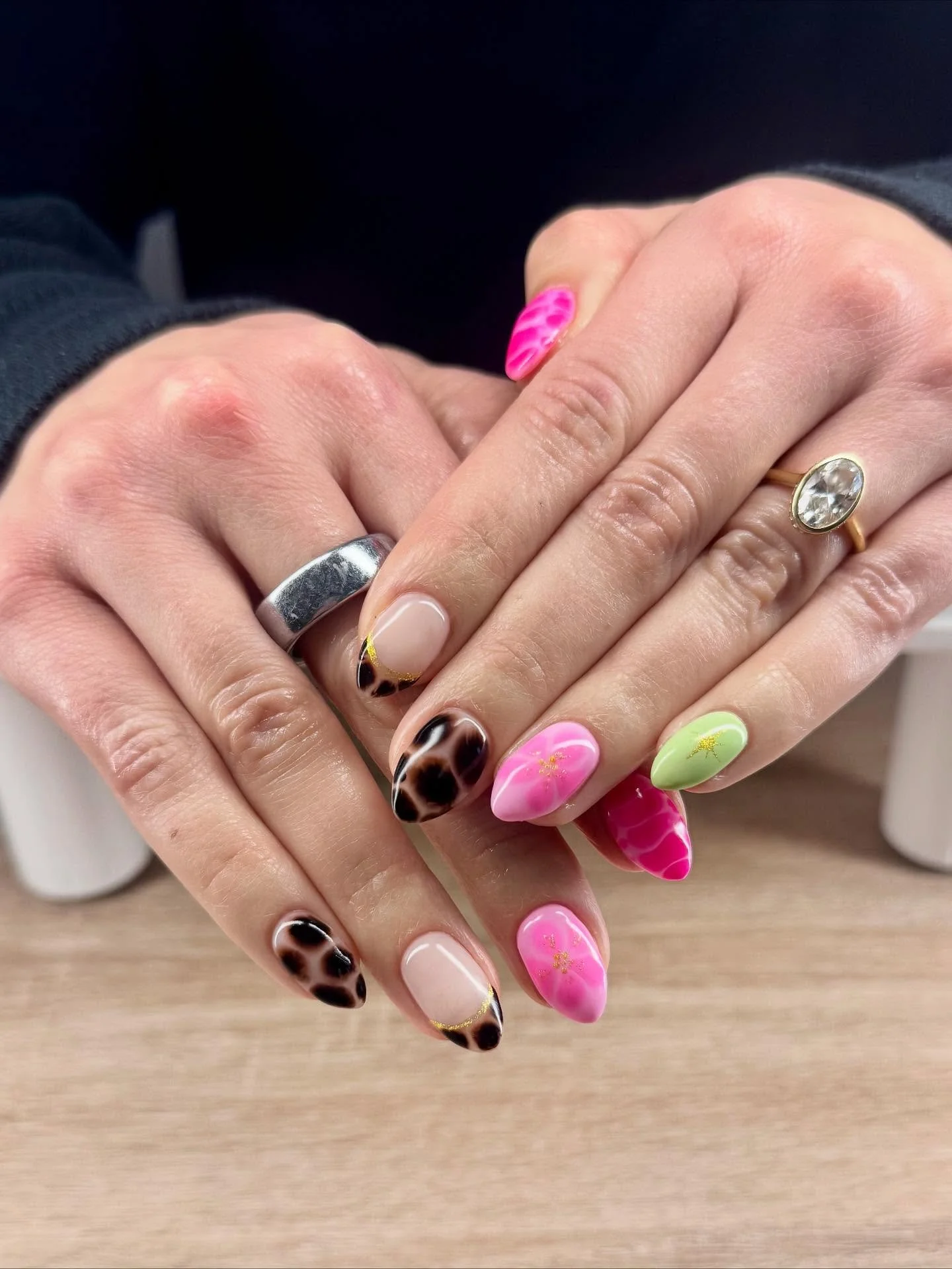 I can&rsquo;t get over how cute these nails are!! 🌸✨🌸
This pink and green combo is absolutely stunning and I want to do more of it!! These might be a top favorite set for me, what do you think?!

Xoxo, Gemmina