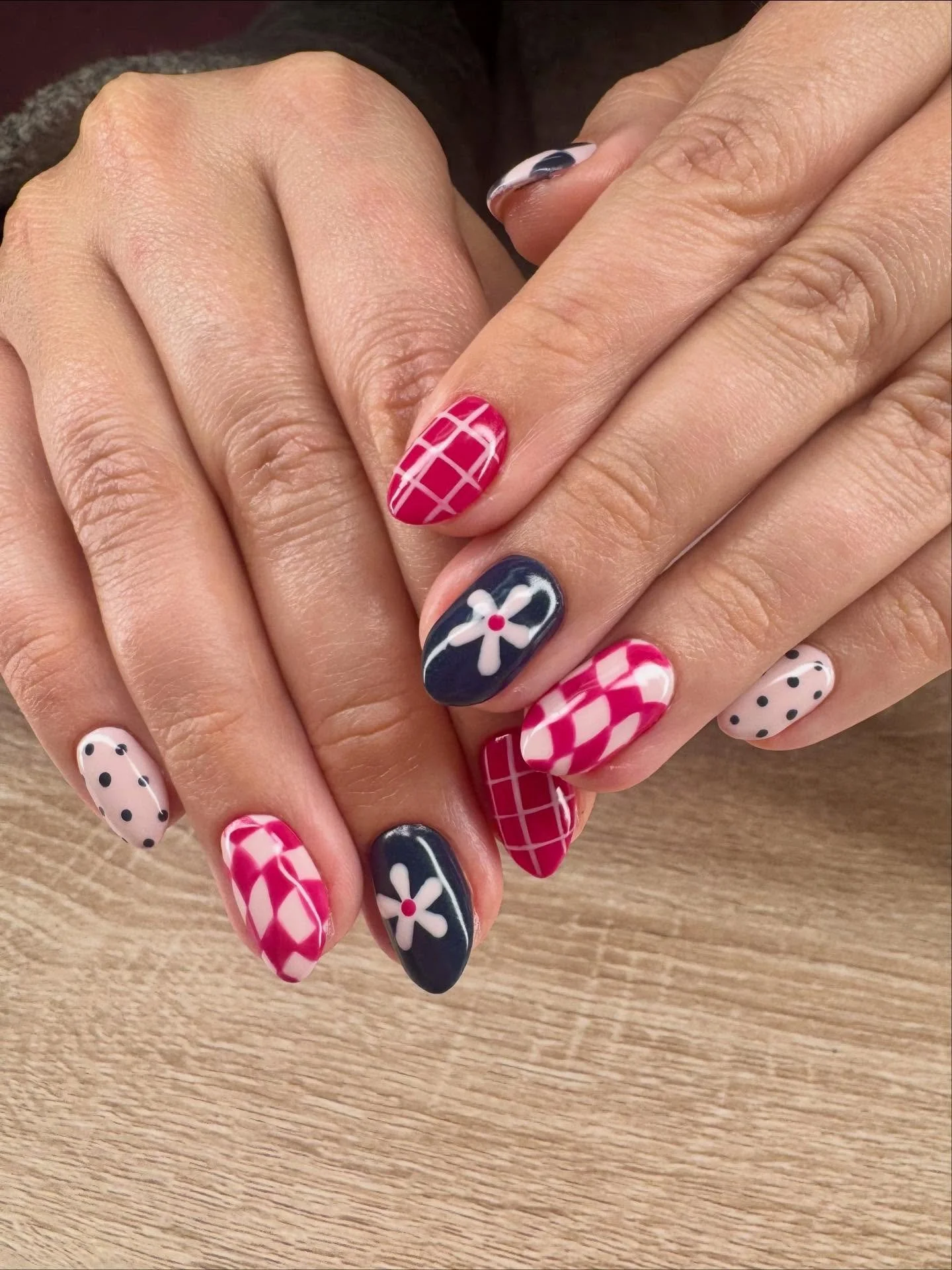 Fun, random, and wavy checkered!! Loved this chaos nail set. Colors are festive without being too obvious. That polka dot pinky nail is a favorite this season ✨

Xoxo, Gemmina