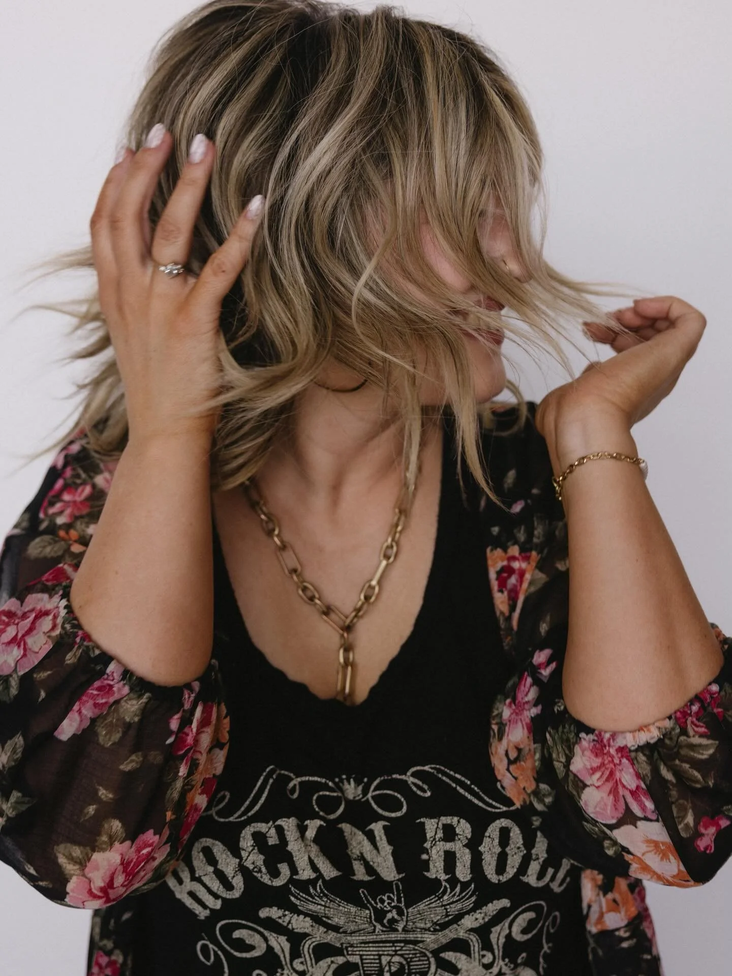 Hi! I&rsquo;m Gemmina ✨ 

With it being the New Year I wanted to reintroduce myself to anyone new and say I&rsquo;m so excited for this next year of nails! I&rsquo;m expecting to enroll students in my mentorship &amp; 1:1 classes, expand my education