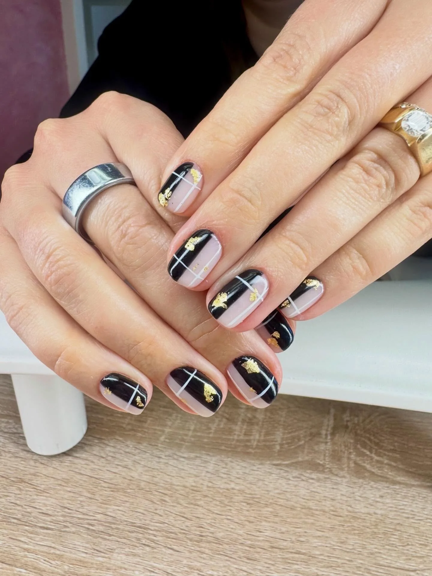 This look is G I V I N G 🖤
Simple, clean, classic aesthetic with artistic edge. The gold foil brings it to a level I just love. More sets like this please!! 

Xoxo, Gemmina 

#spokanenails #nailsbygem #januarynails