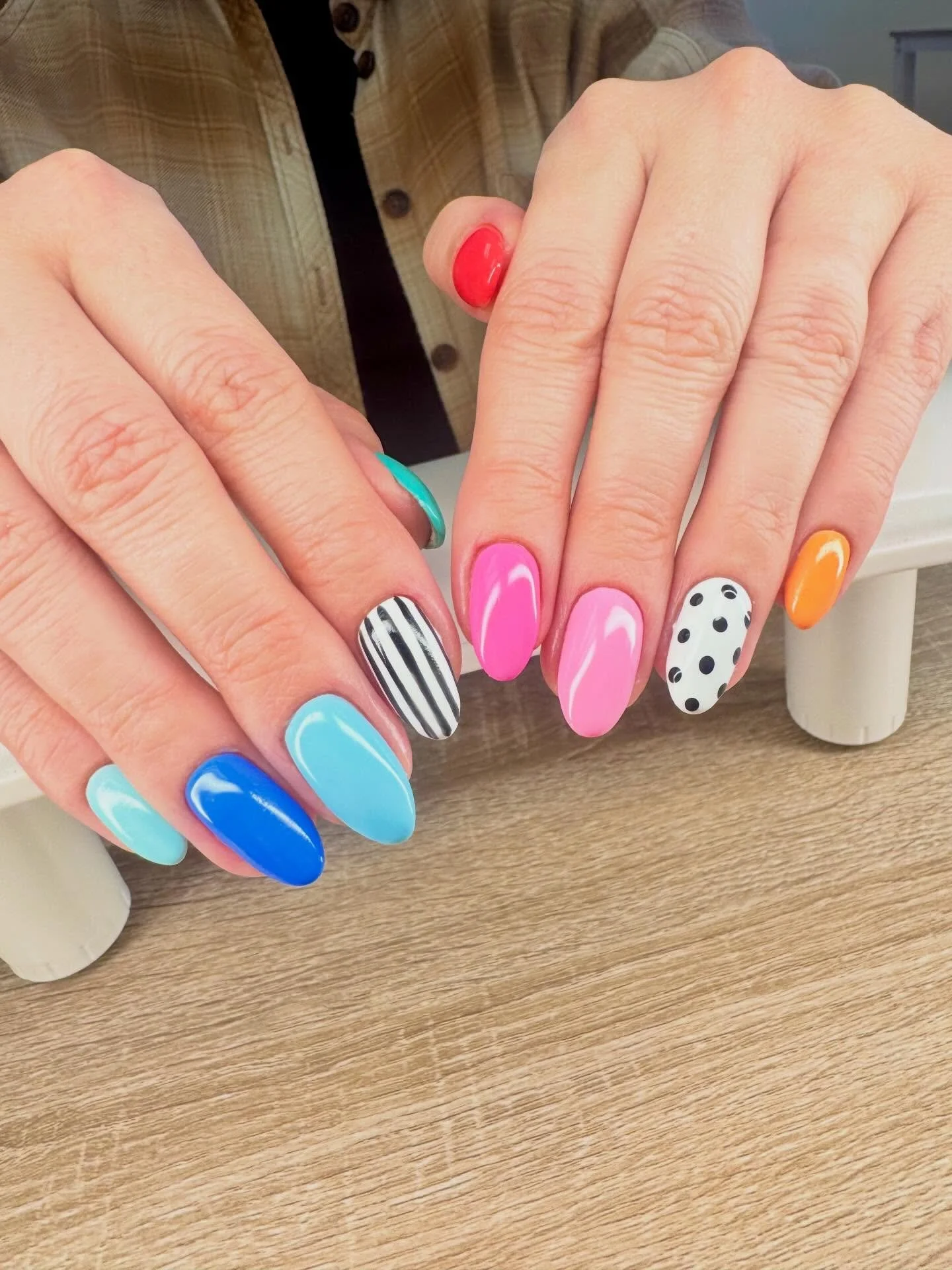 This 🌸Spring🌸 has been allllll about fun colors! The sun has been shining and my clients are here to soak it all up. Enjoy this photo dump of some of the bright &amp; cheery nails that brought me joy ✨ 

Xoxo, Gemmina 

#spokanenails #gelnails #nai