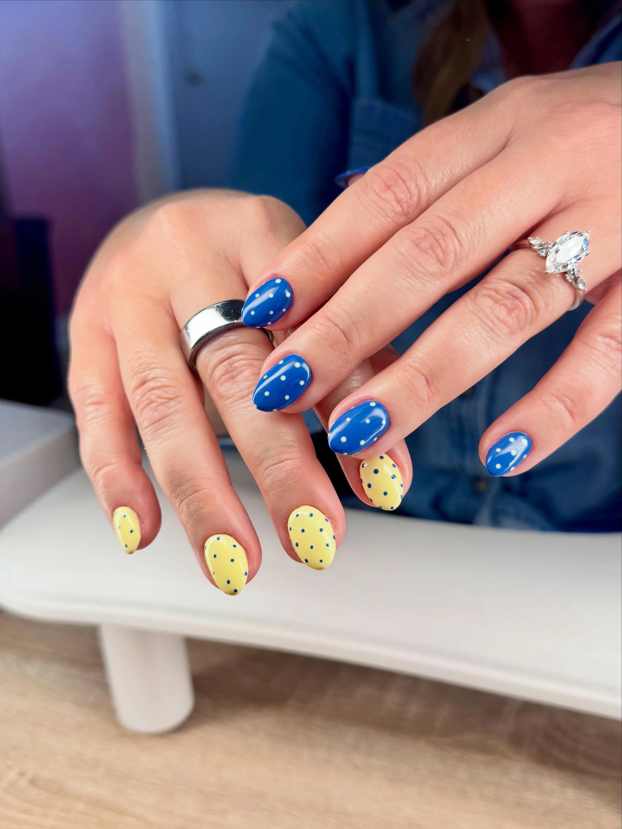 Loving the polka dots! Blues are in, butter yellows are in, put the two together WITH polka dots?! Yes. Yes please! 

Xoxo, Gemmina 

#nailart #trendingnails #spokanenails #nailsbygem