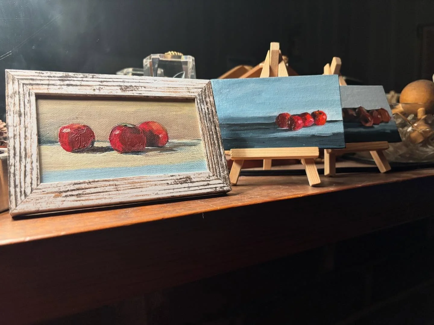 Revisiting the teachings of Erin Lee Gafill with some still life paintings in miniature. 🍎

#miniature #apples #stilllife #copythemasters #erinleegafill