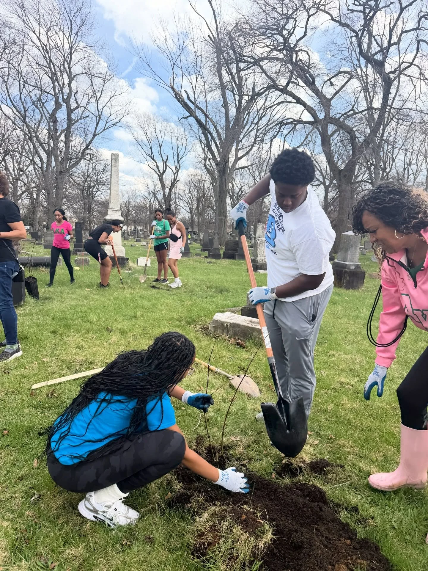 Last Saturday, CTC visited Woodland Cemetery community planting day in partnership with @forcvnp Woodland Cemetery Foundation and the Alpha Omega Foundation Inc. 25 trees were planted with over 50 volunteers coming out. ☀️

We are grateful to see 75 