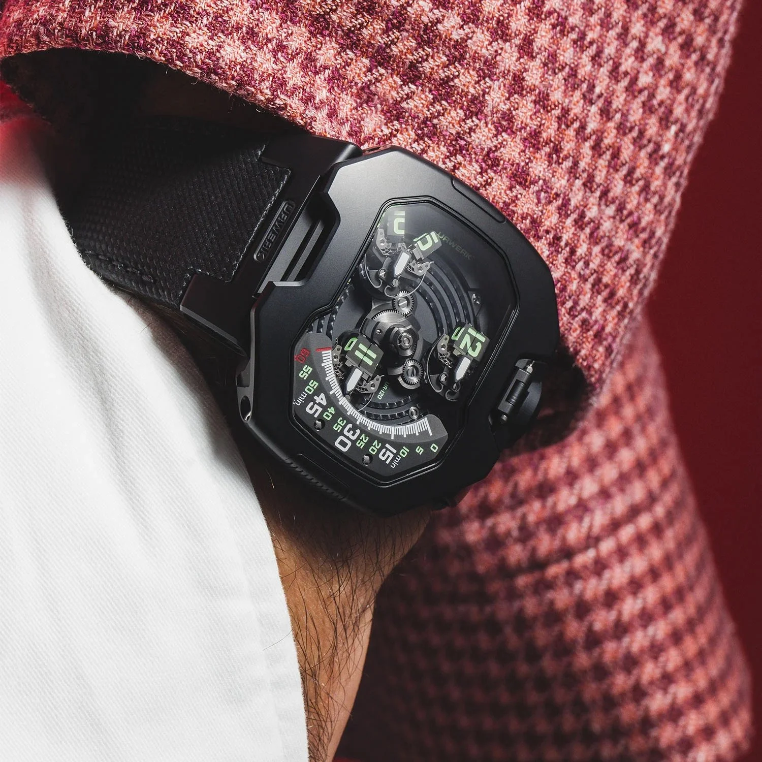 Urwerk-UR-120-Space-Black-8.webp