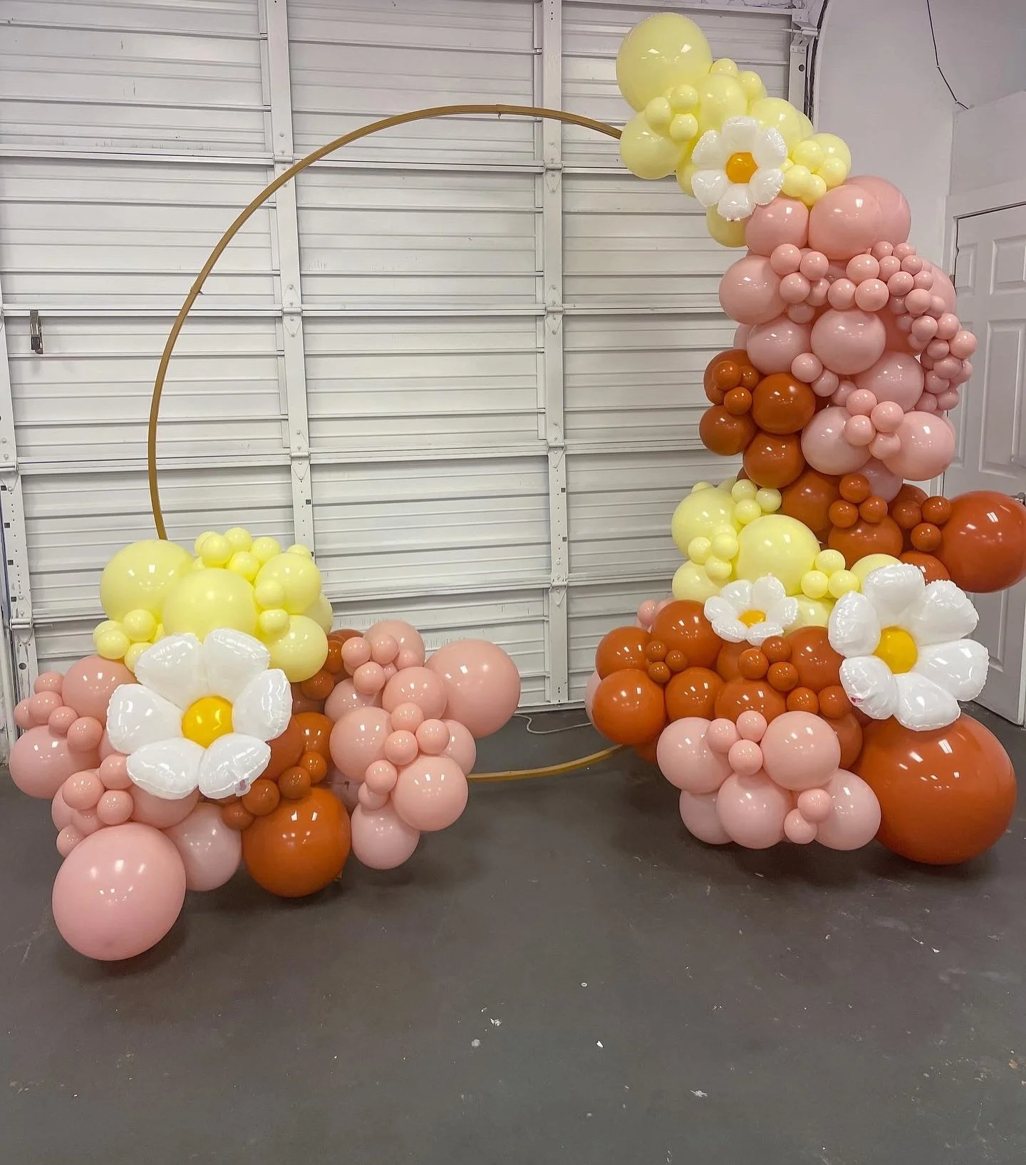 Taking a moment to reflect on our first ever balloon class in 2022 with @taysballoons ✨

This class helped provide us with the skills to elevate our balloon installs for our clients! Thank you so much @taysballoons ✨✨