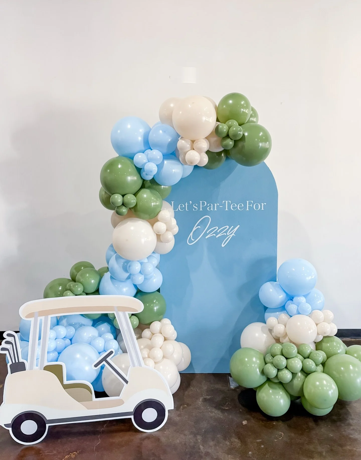 This golf-themed baby shower was a hole-in-one✨Planning something special? Let&rsquo;s bring your vision to life, tap in to book your next event ✨

#DallasEvents #DFWBabyShower #EventDesign #BalloonDecor #RadianceEvents