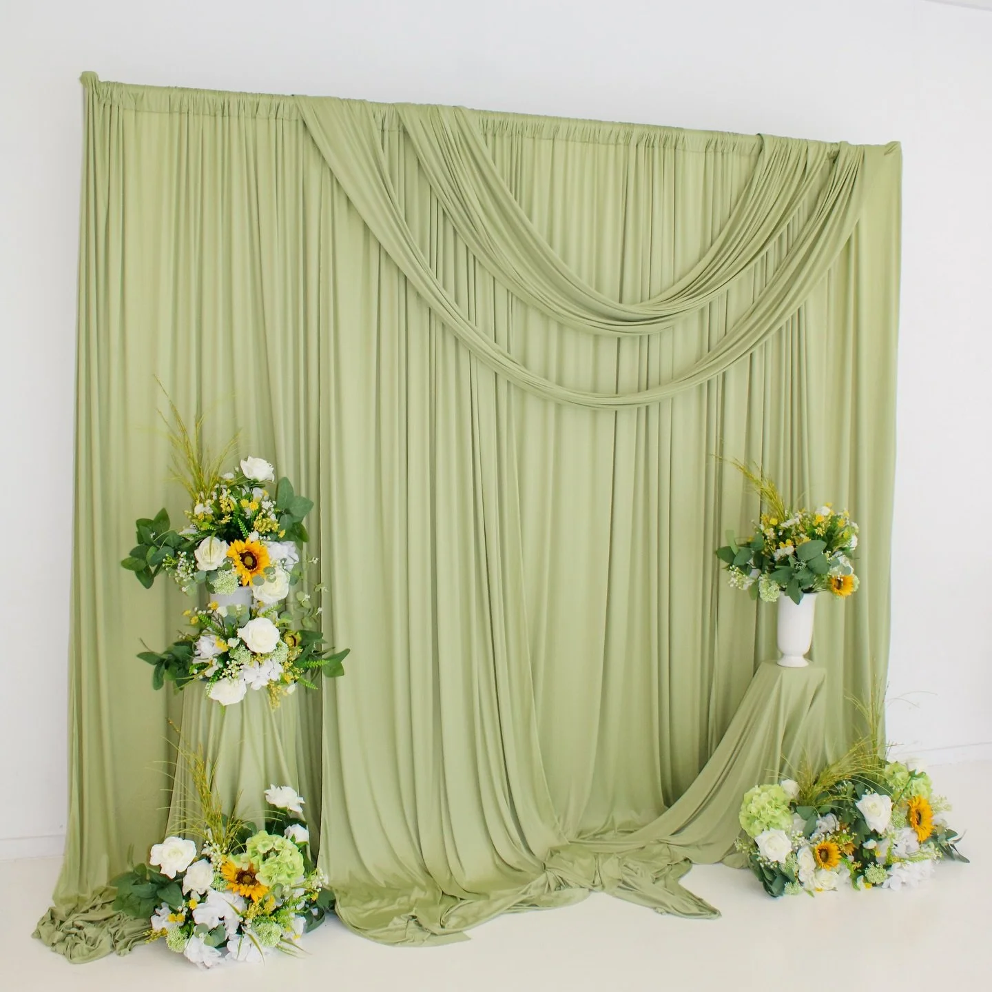 Goodbye Spring, Hello Summer ☀️ Looking for an elevated photo op? Book your backdrops with @radianceeventstx 🎉