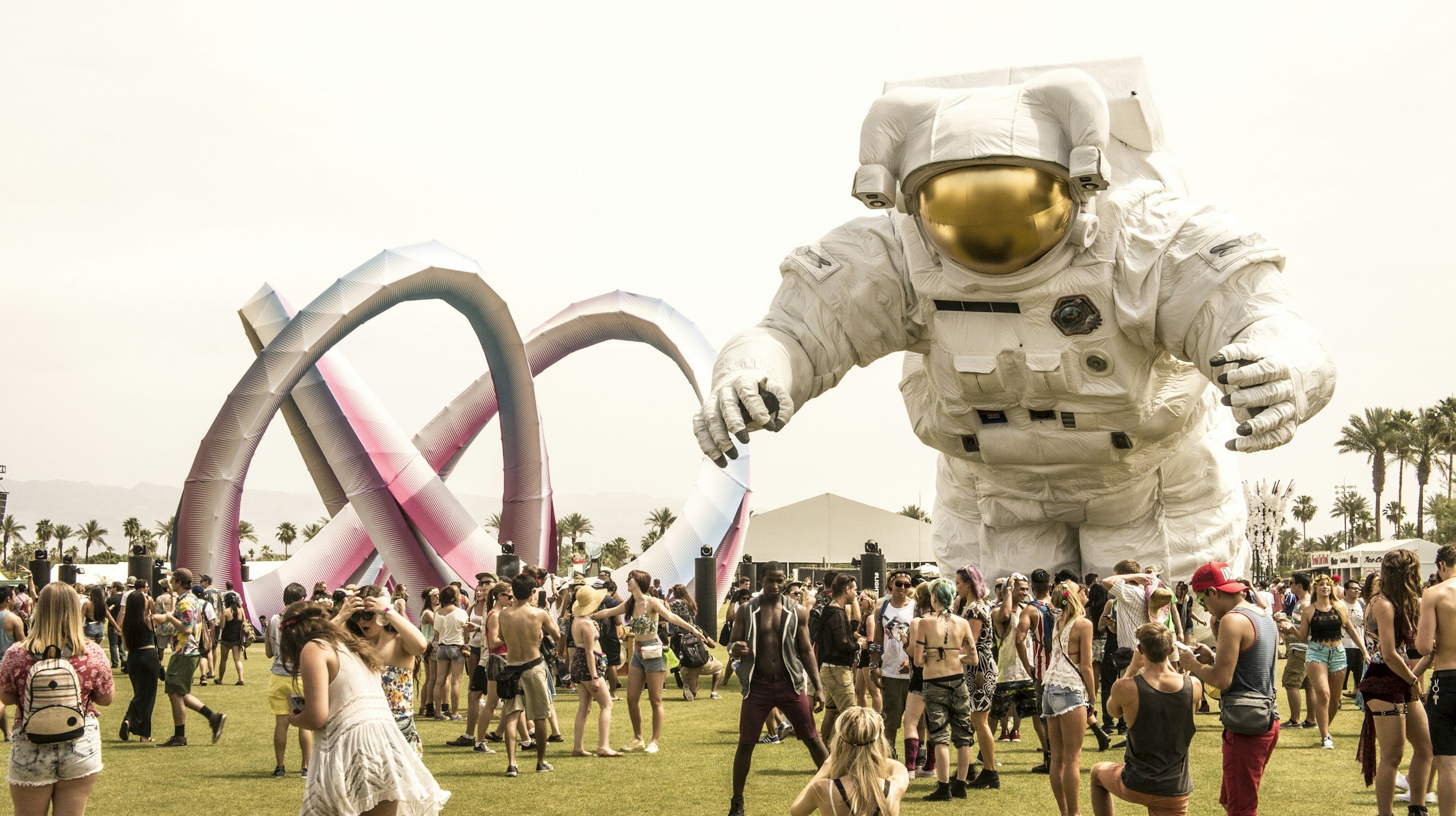 festival season hair removal guide: why sugaring lasts longer than waxing for coachella & beyond</span>