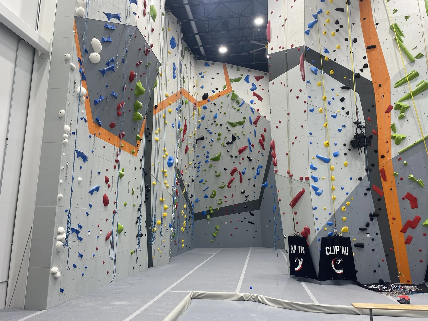Metro Rocc Tyngsborough Rock Climbing Gym | MetroRock Tyngsborough | Indoor ...
