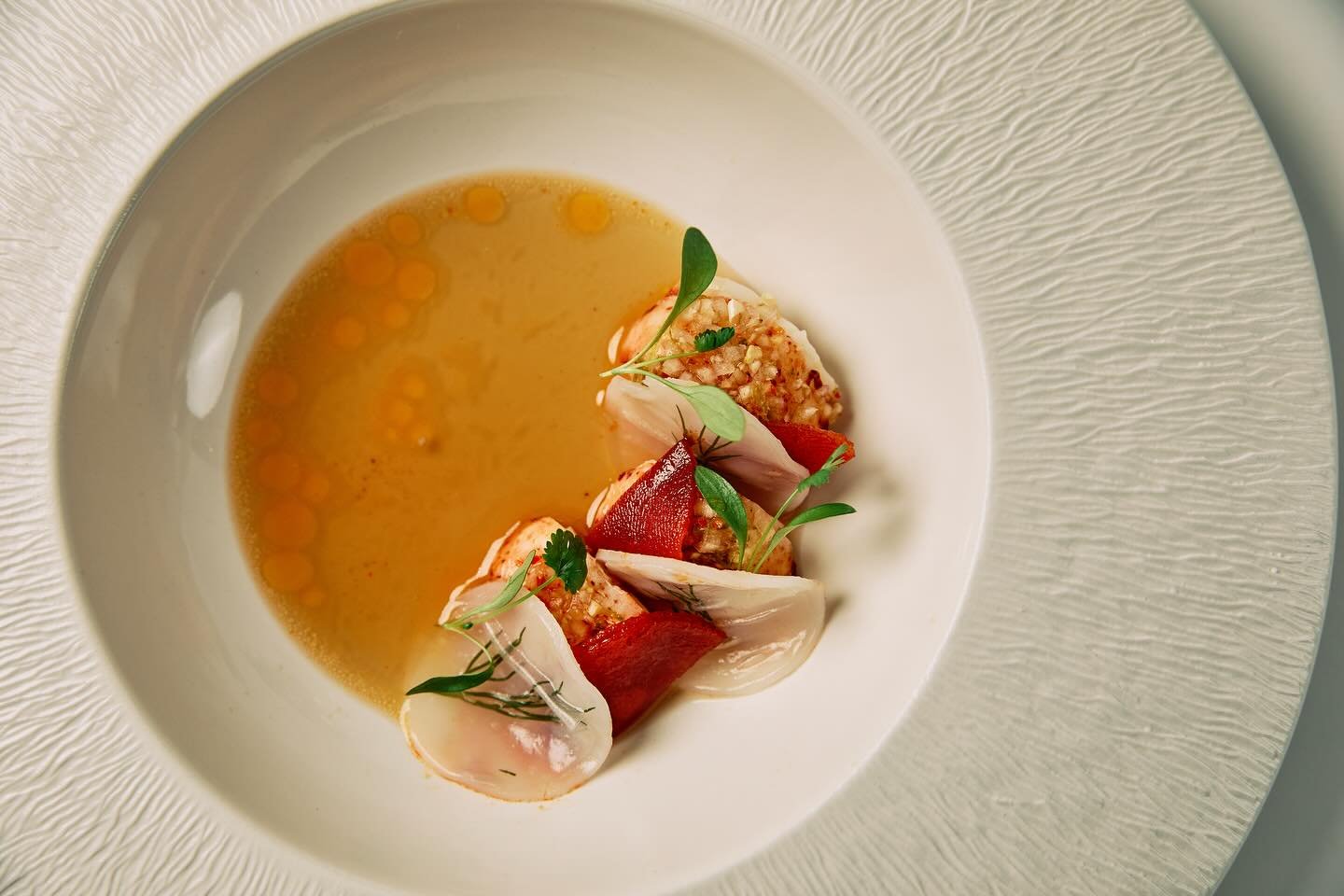 Our modern take on the classic cheung fun. Made in house, delicately laminated with fresh dill, and paired with Nova Scotia lobster. A familiar form reborn with elegance, depth, and intent.

📸: @jonolawley