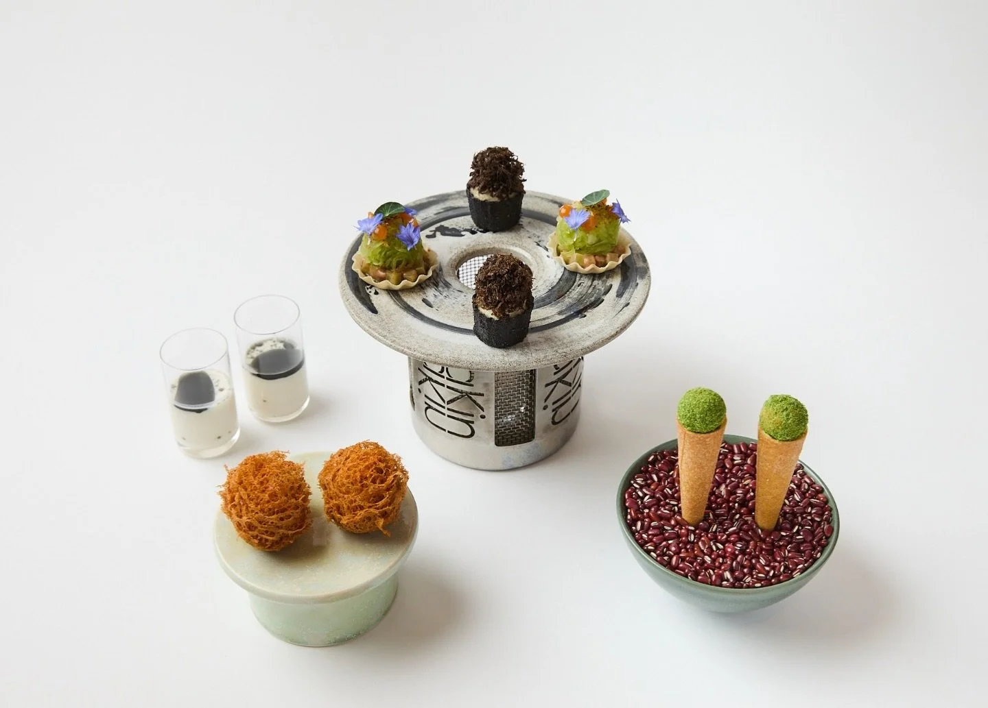 A closer look at how the journey begins.

Each element in the opening bites is thoughtfully composed, not just in flavour, but in meaning. The menu starts with a vegetarian course, reflecting the tradition of beginning the new year with intention, re