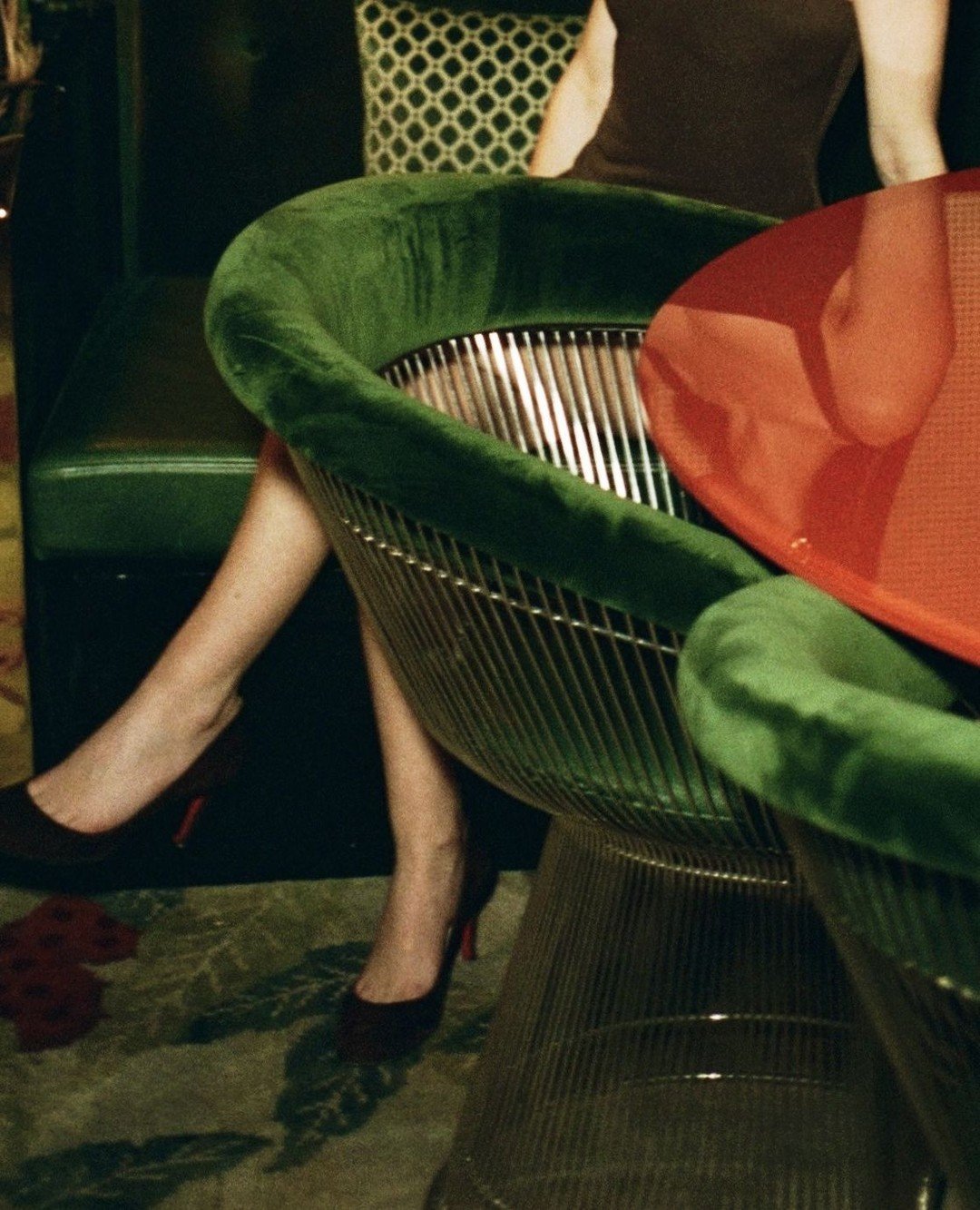 Velvet curves, lacquered shine: every corner designed to be lingered in.