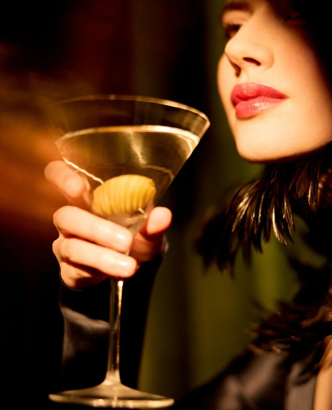 All Hallow's Eve is upon us. ⁠
⁠
Step into the Jazz Age the 31st at Sloane&rsquo;s, where speakeasy glamour and vintage interiors set the scene for specialty cocktails and live music by @dandywellington and his band &mdash; pearls, fedoras, and flapp