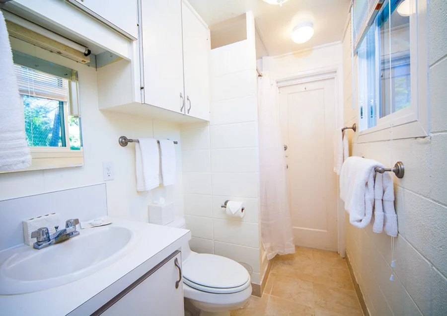 18cottage bathroom.jpg