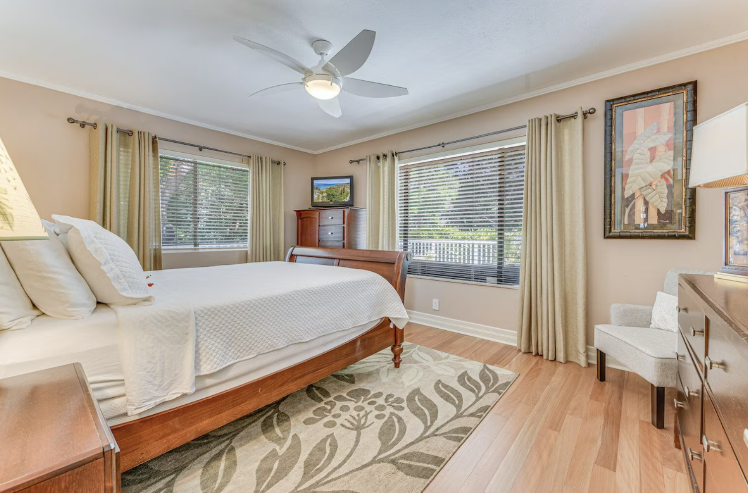 Main level guest bedroom