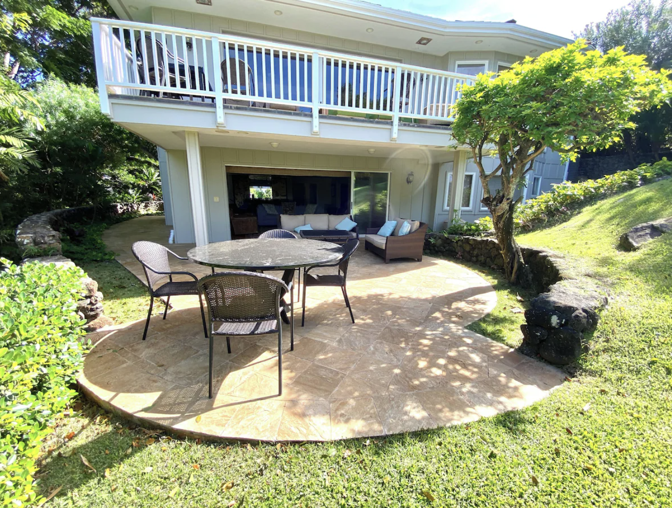 Downstairs outdoor lounge