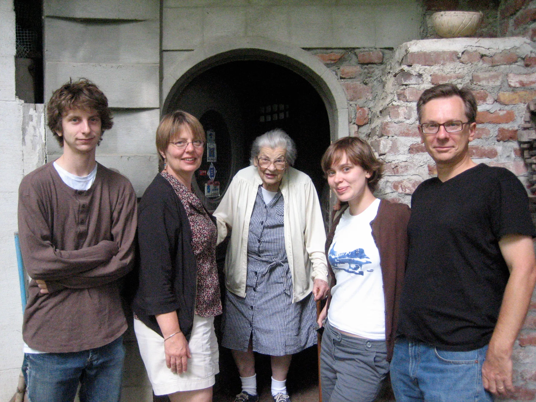From left to right: Paul Benson, Bev Benson, Frances Gabe (91 at the time), Lily Benson, Greg Benson. August 2007.