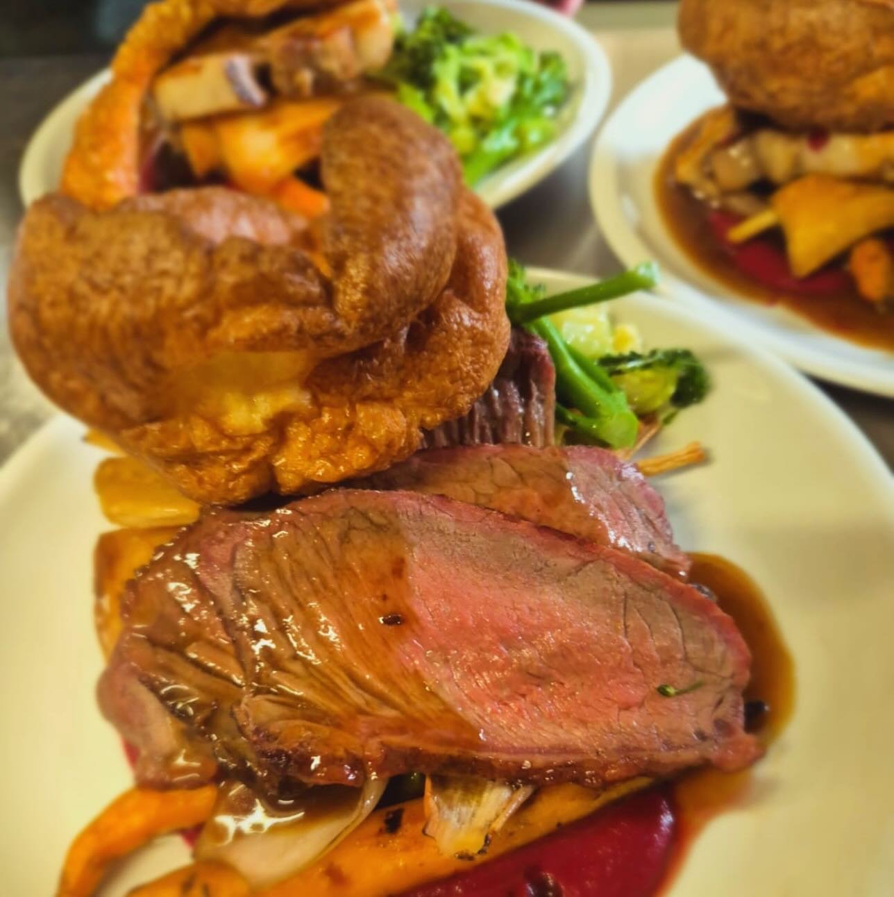 Who's joining us for our favourite day of the week?

Good food with friends and family... what Sundays are made for 😍

Book now to avoid disappointment 

#sundayroastsbrighton #thebelltowerbrighton #kemptownpubs #brightonmarina #sundayvibes