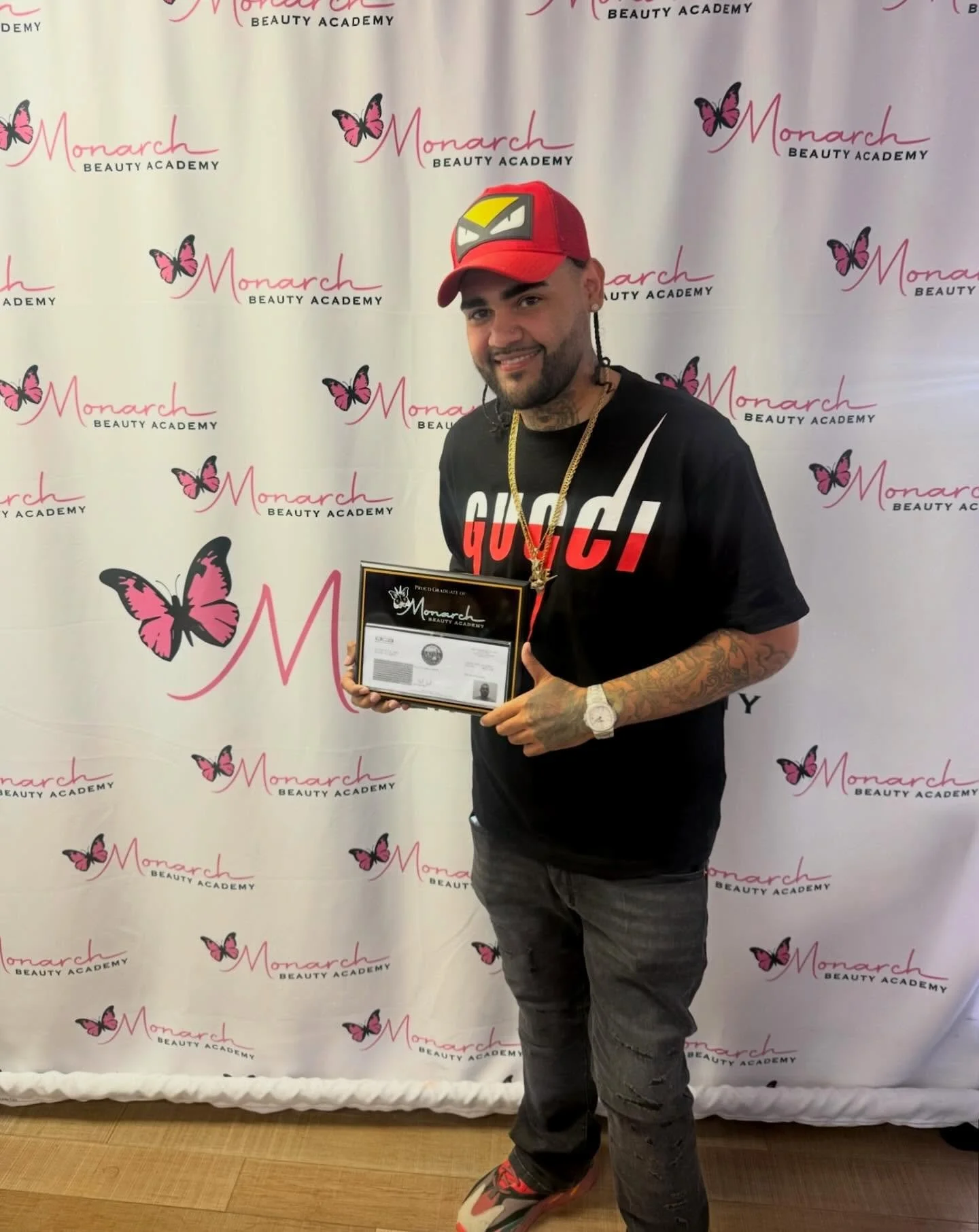 💈🎉 SANTA CLARITA HISTORY!! 💈🎉

A super huge congratulations to our first ever barber graduate that&rsquo;s now OFFICIALLY LICENSED!

This moment not only marks a big milestone for Monarch, but Santa Clarita too &mdash; there&rsquo;s never been a 
