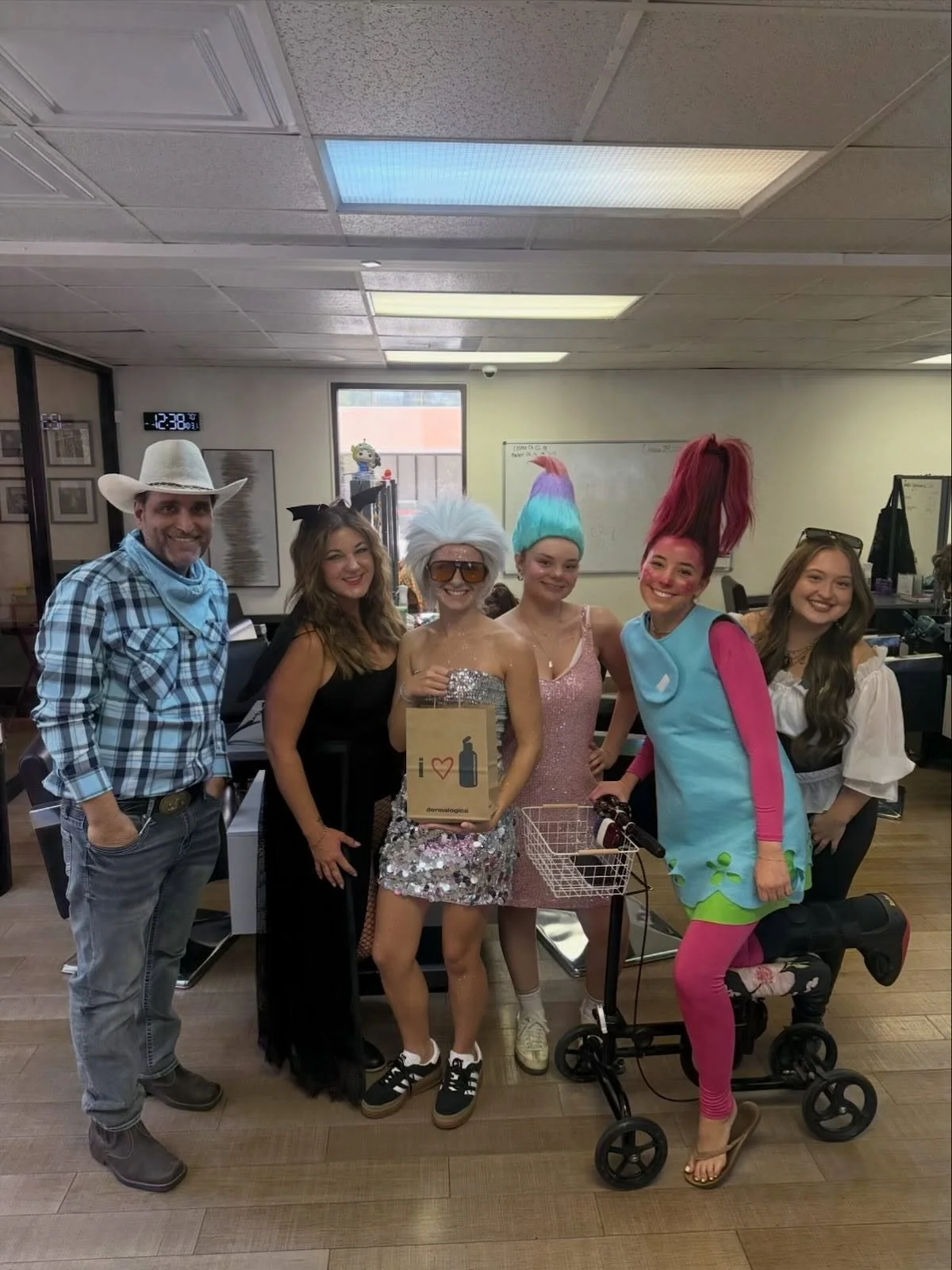 HALLOWEEN CONTEST WINNERS 🎃👻

Scariest, Most Creative, Funniest, and Best Overall &mdash; our students brought the spooky spirit! Thank you SO MUCH to our awesome outside judges from @perfectdayperfectlook + @concertosalon. Our students loved meeti